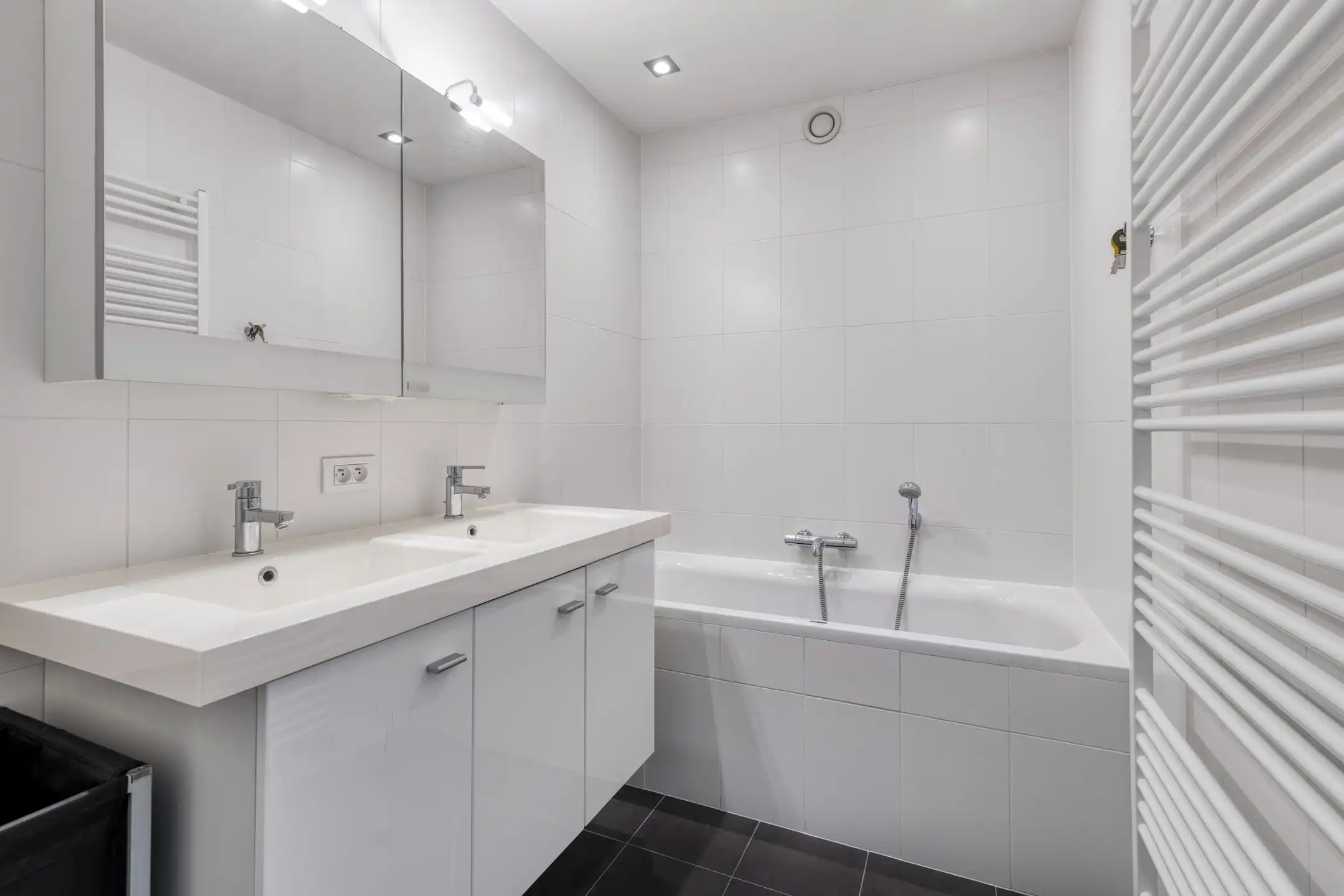 Instapklare duplex gelegen op slechts enkele passen ven het Van Bunnenplein en de zeedijk. foto 17