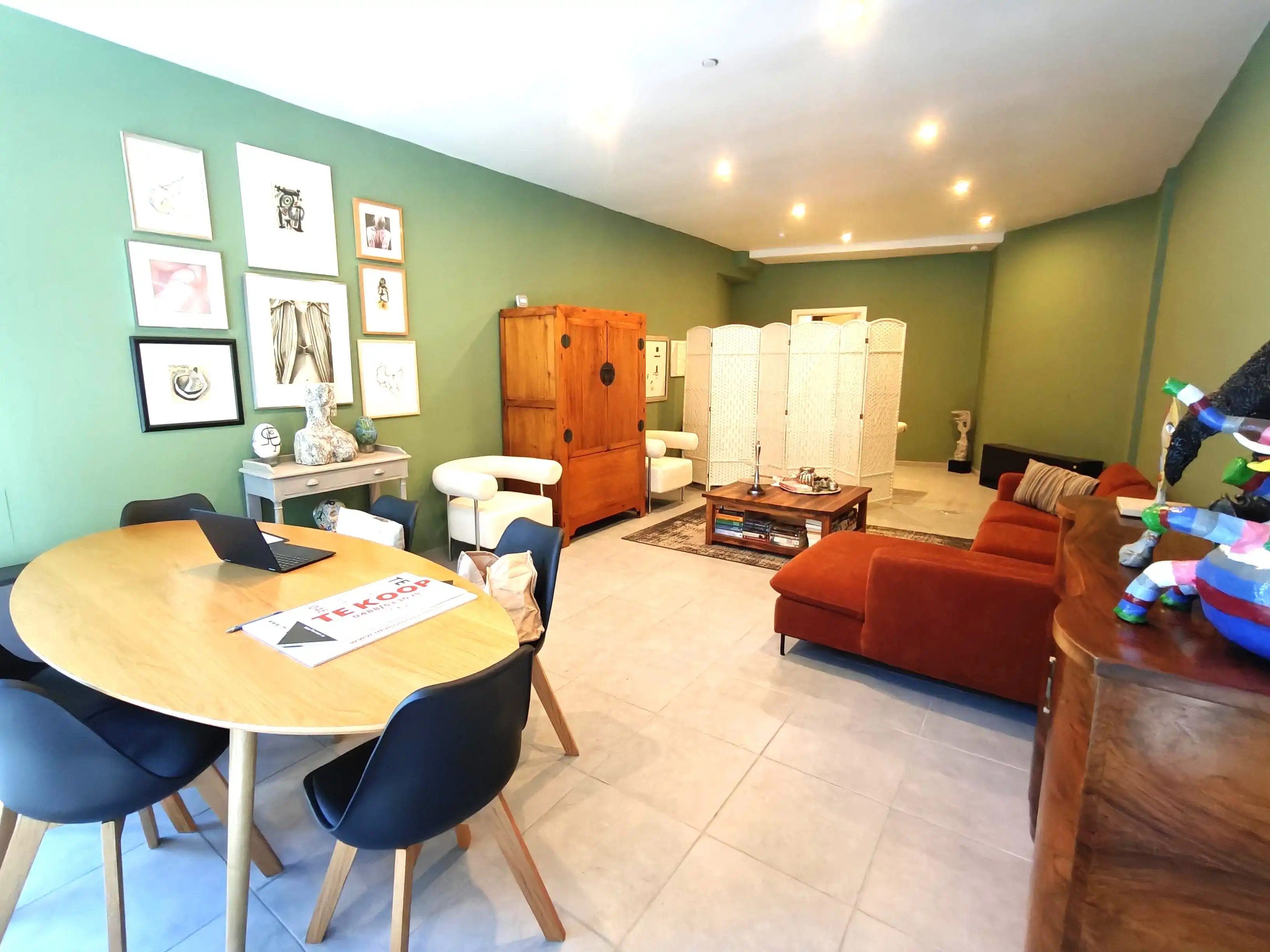 Ruim appartement met HANDELSGELIJKVLOERS met KELDER in hartje Oostende ! foto 10