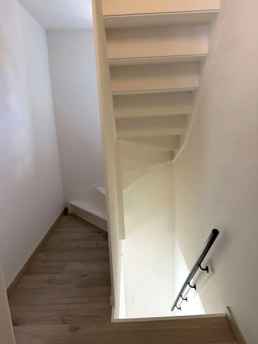 Recent gerenoveerd en volledig gemeubeld rijhuis met tuin te huur foto 17