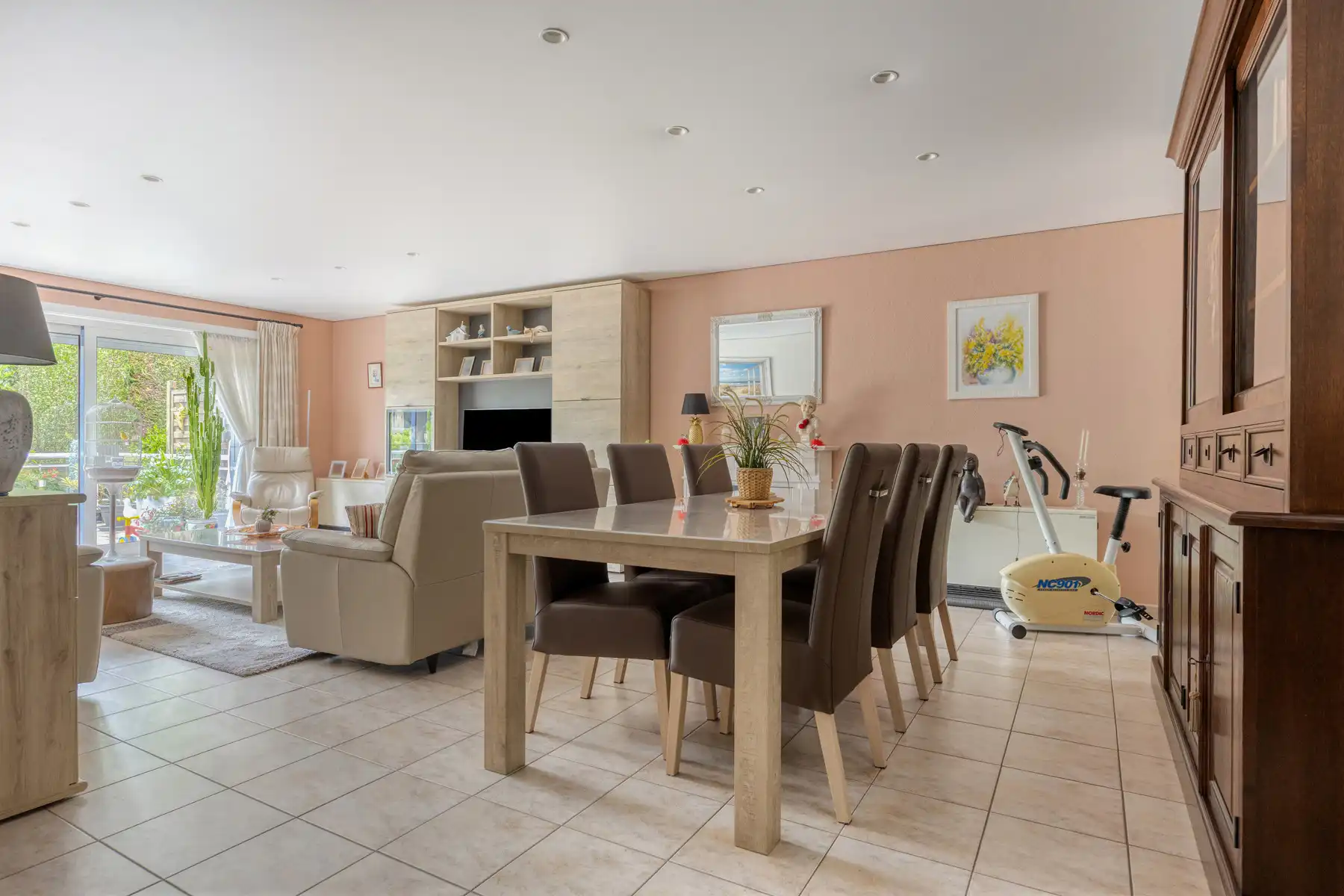 Gelijkvloers appartement met 2 kamers, terras en garage foto 2