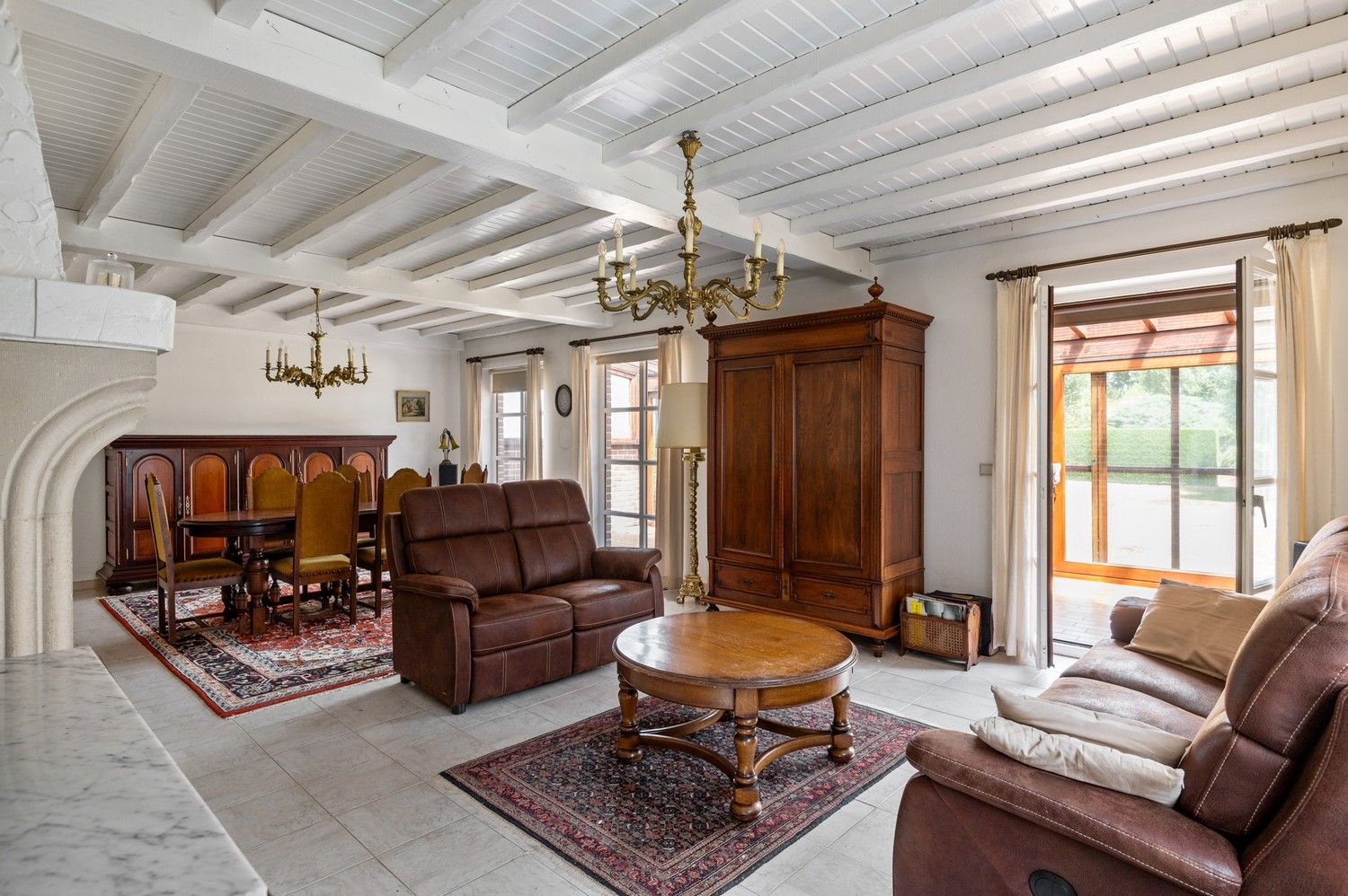 Deze woning is gelegen in een rustige omgeving en beschikt over bijzonder veel potentieel te Lier foto 3