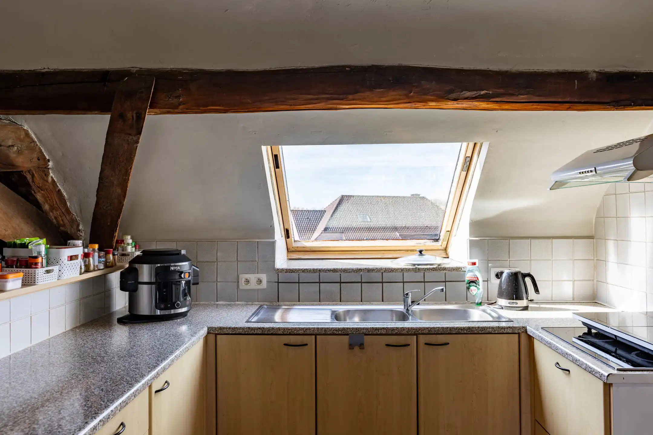 Charmant loft-appartement met mezzanine en terras foto 3