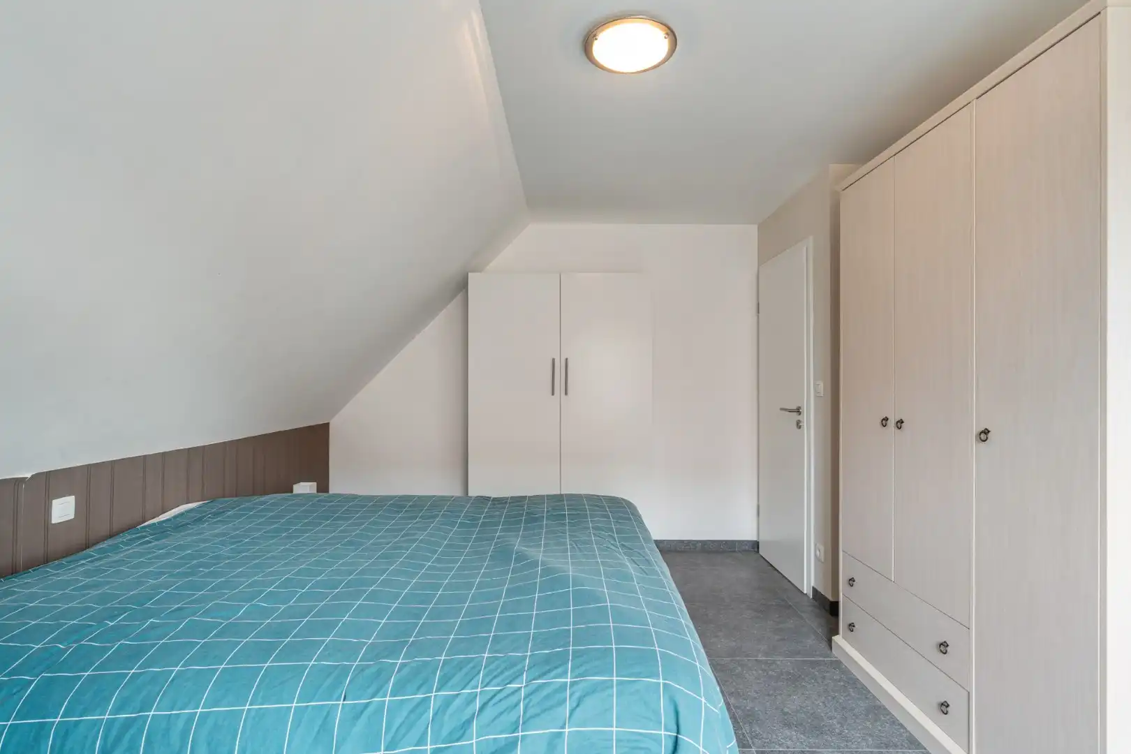 Zeer goed onderhouden en praktisch ingedeelde gezinswoning met 4 slaapkamers en prachtige tuin. foto 29