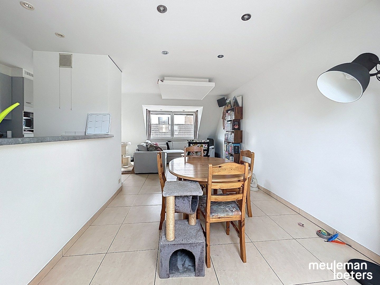 Verzorgd dakappartement met twee slaapkamers  foto 3