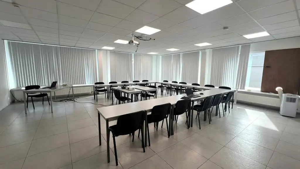 Loods met kantoren te huur in haven van Gent foto 10