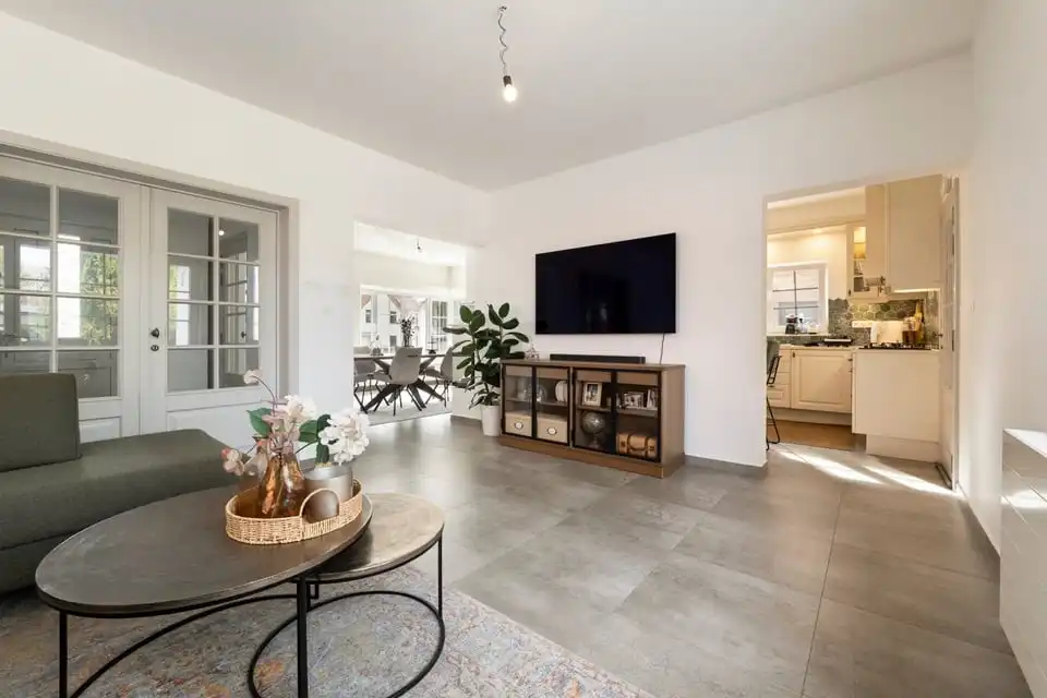 RUIME, GERENOVEERDE OPEN BEBOUWING MET 6 SLKS EN KNAPPE TUIN IN ALKEN foto 8