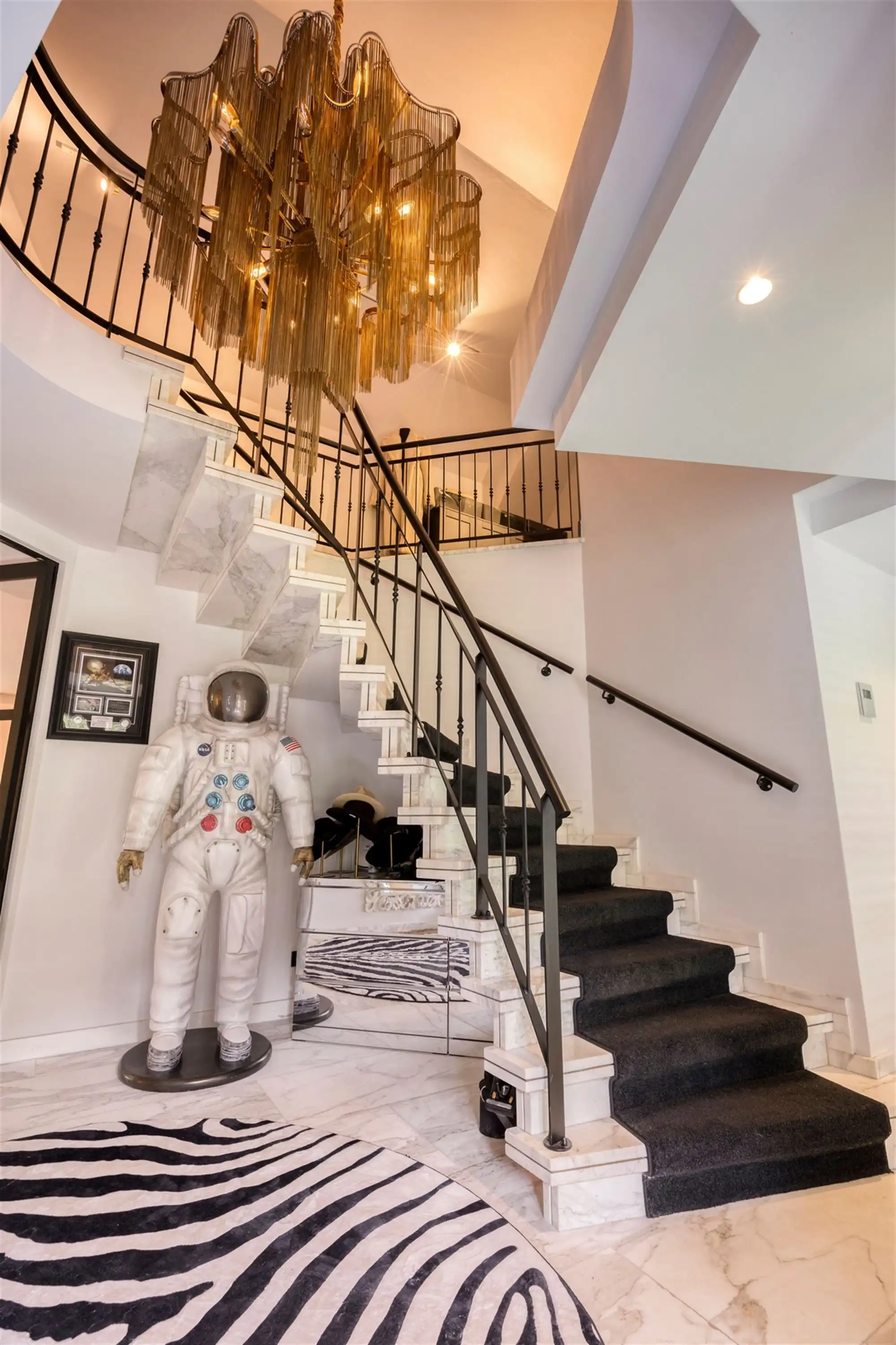Knappe duo-villa op 8.843 m² in villawijk aan NL-grens. foto 45