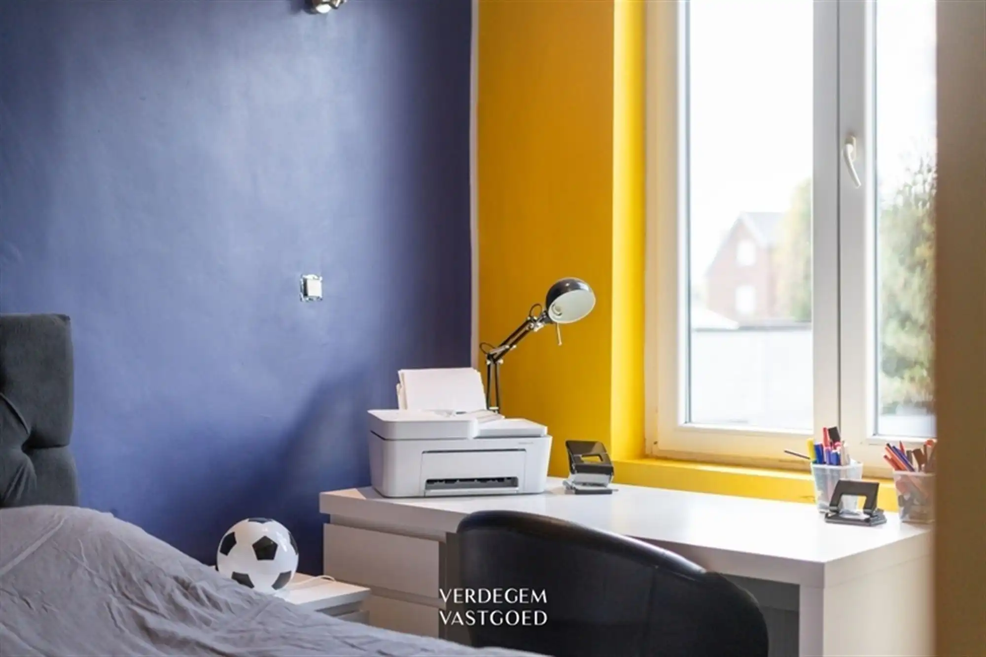 Zeer bereikbare gezinswoning met 4 slaapkamers en paadje naar zonnige tuin foto 8