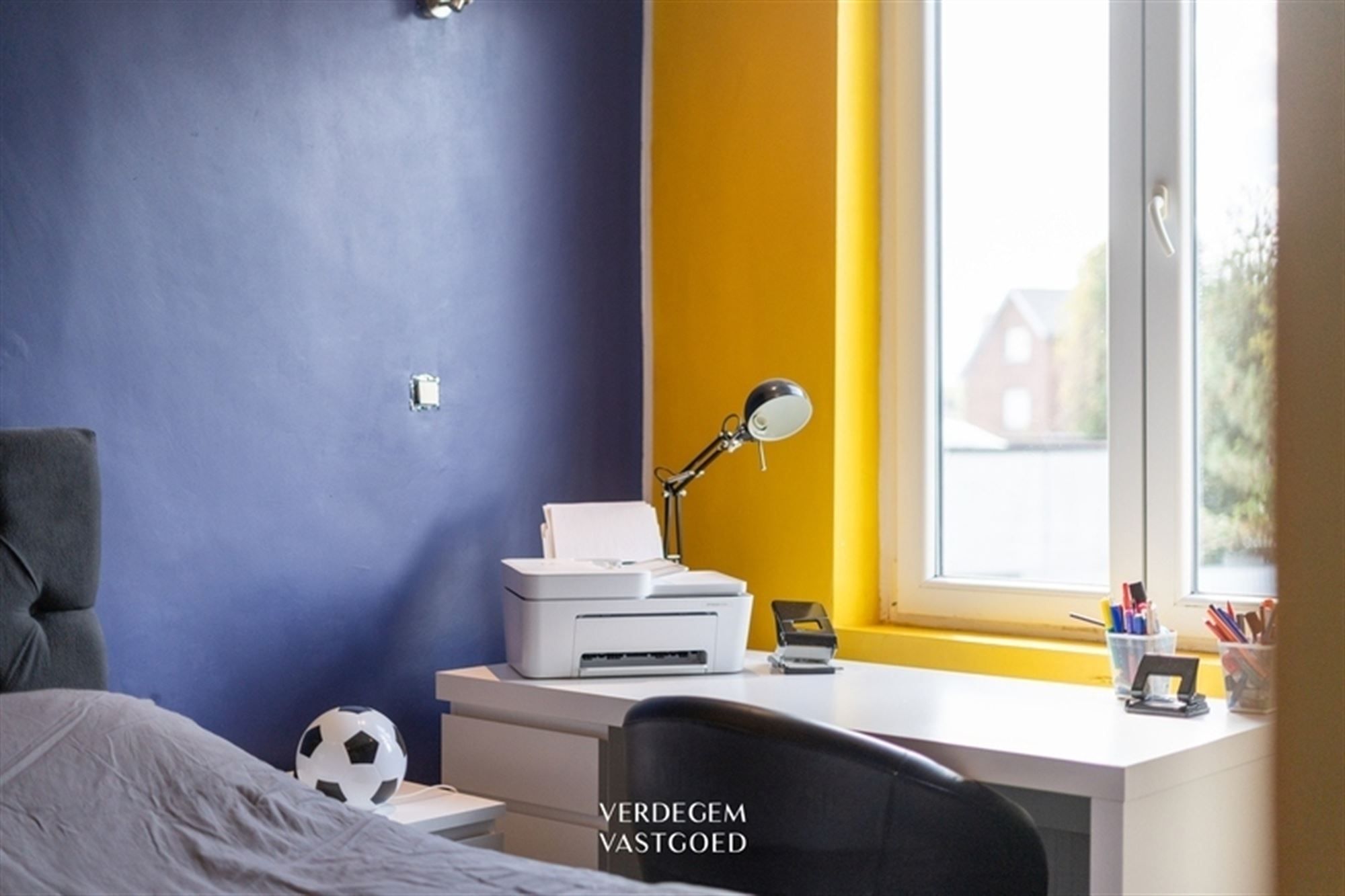 Zeer bereikbare gezinswoning met 4 slaapkamers en paadje naar zonnige tuin foto 8