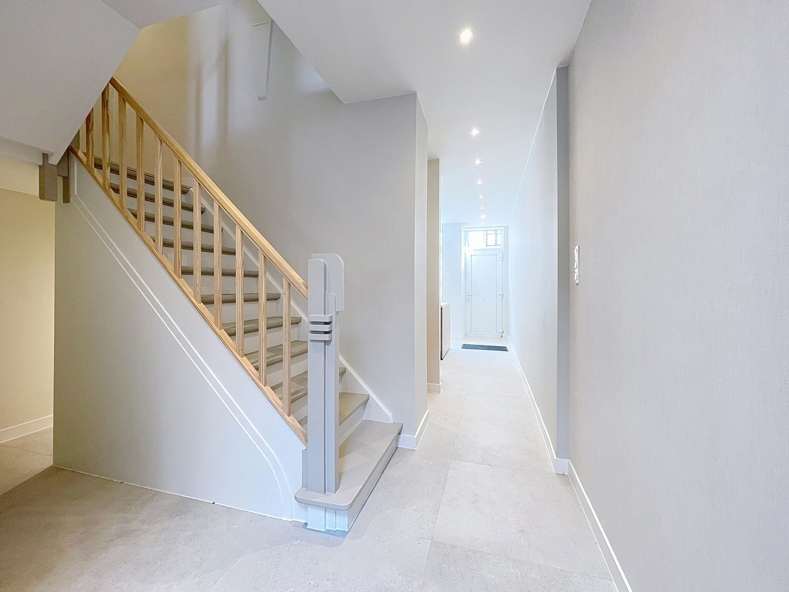 Prachtig gerenoveerde stadswoning met 4 slpks - 2 bdks+ koer foto 8