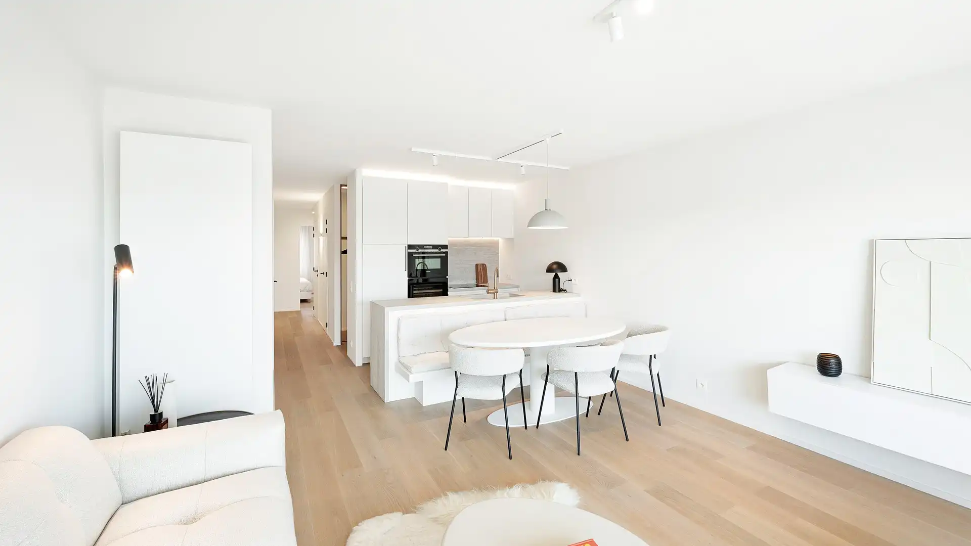 Volledig gerenoveerd appartement met zuidgericht terras heel centraal gelegen op de Kustlaan. foto 29