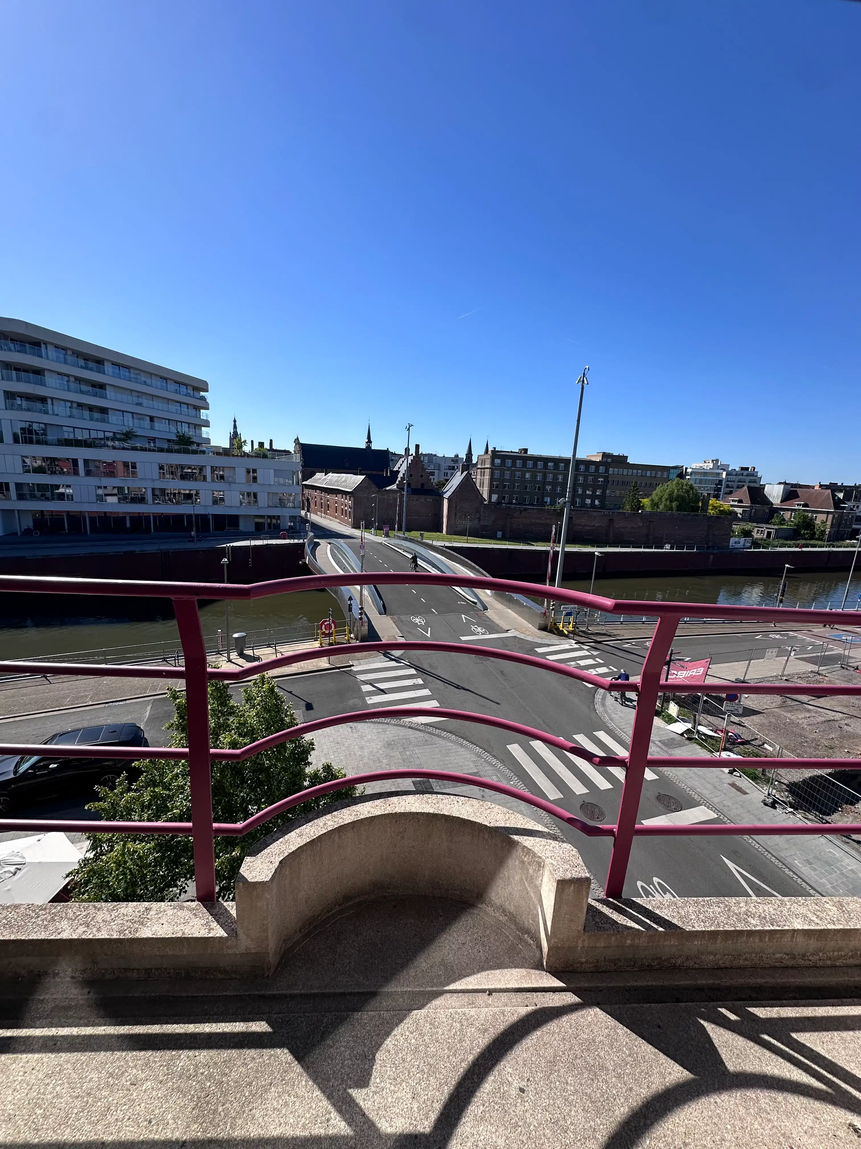 Wonen in het hart van Kortrijk met zicht op het water foto 10