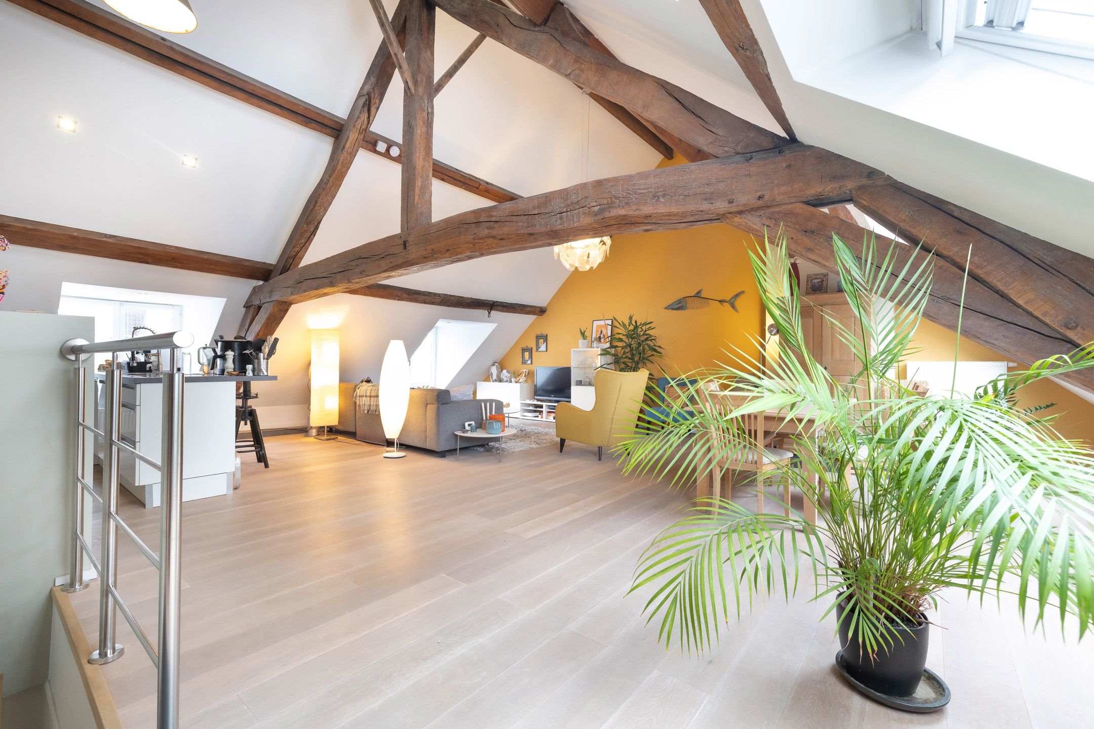Duplex met 3 slaapkamers - In uitstekende staat! foto {{pictureIndex}}