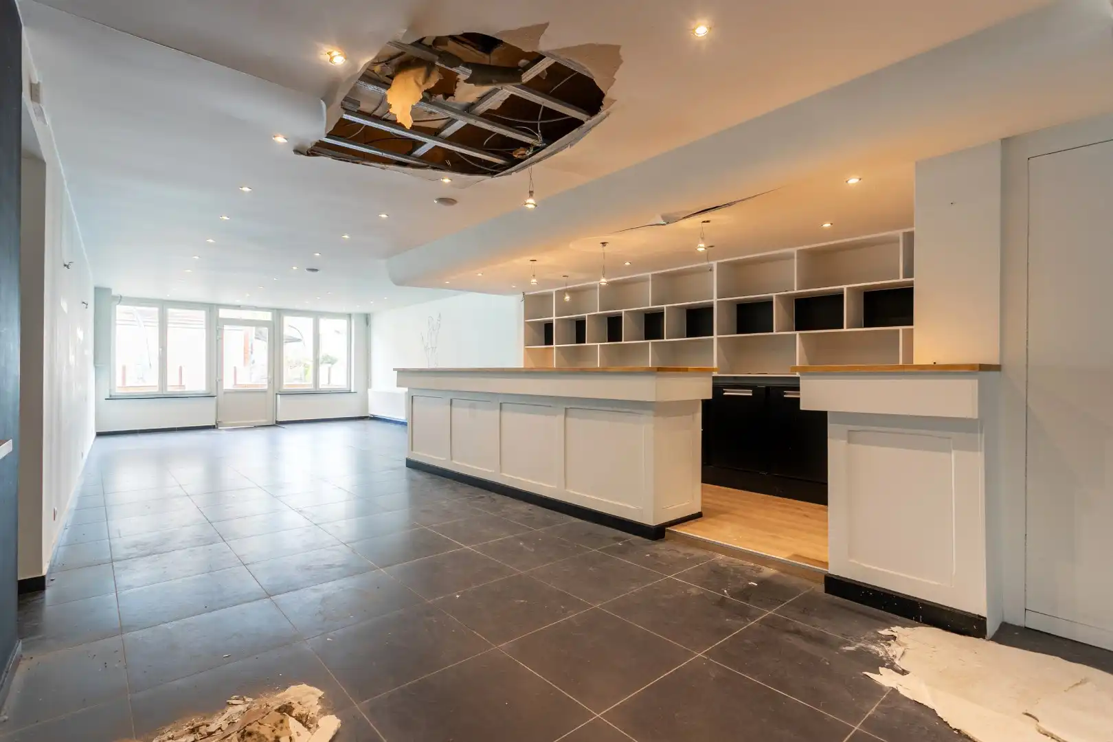 Handelsruimte met woonst op een gunstige ligging foto 4