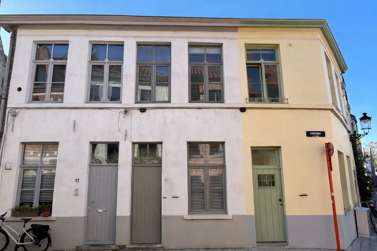 Charmante gerenoveerde stadswoning in centrum Brugge foto 13