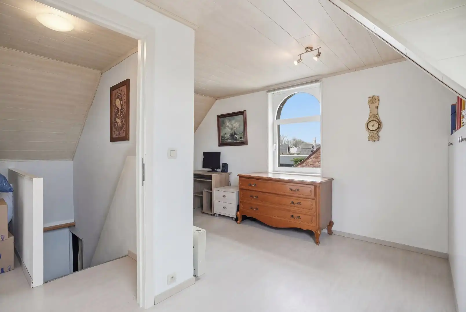 Rustig gelegen, alleenstaande woning op ruim perceel van 2210 m² foto 10