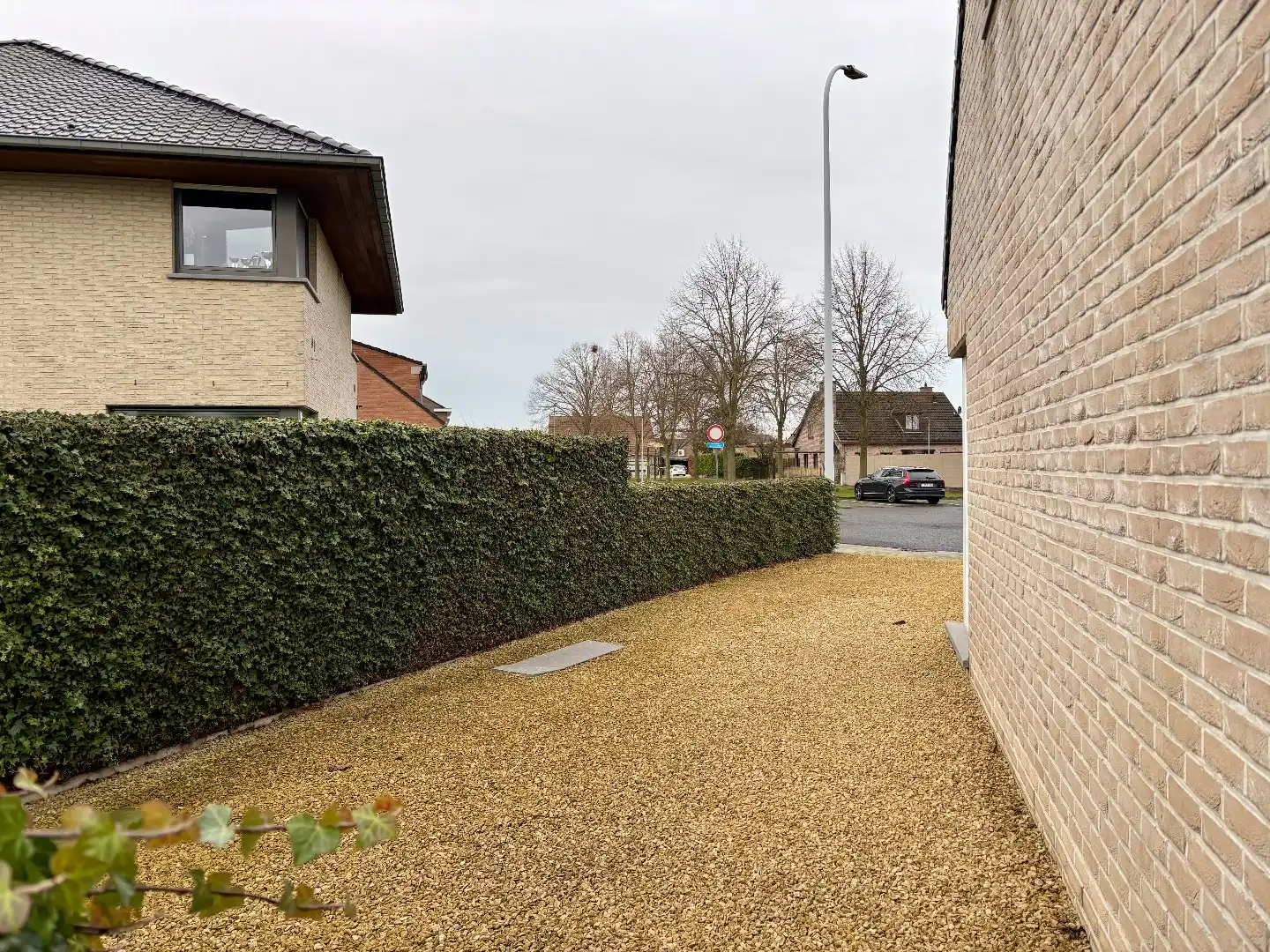 Recentbouw op uiterst rustige ligging met 3 slks, inpandige garage en grote oprit. foto 13