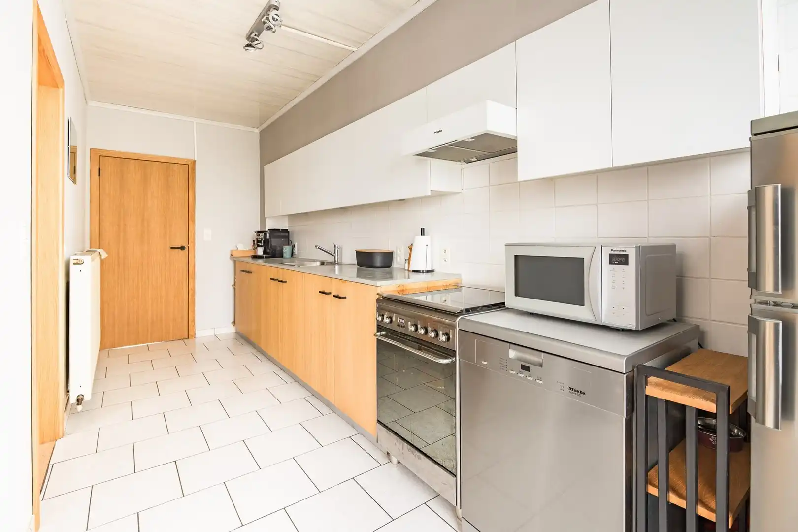 Instapklare woning met garage in een rustige straat! foto 12