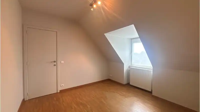 Prachtig Dakappartement met 2 slaapkamers en TERRAS te koop in Roeselare foto 10