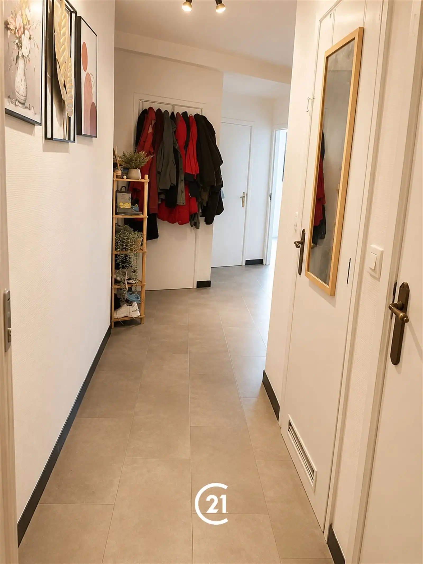 Lichtrijk appartement van 75 m² met balkon en kelder – Topligging in Jette foto 4