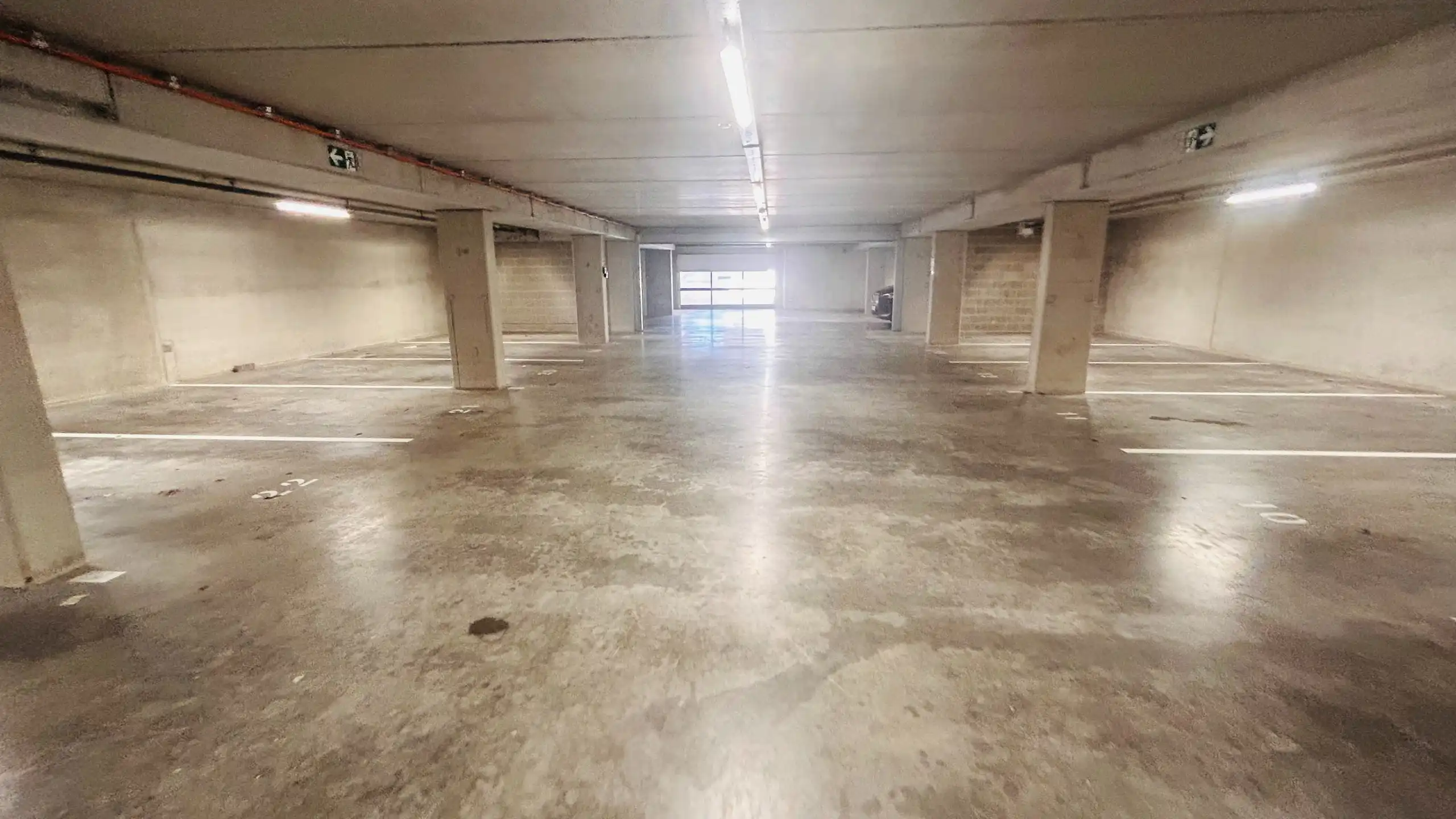 Diverse ondergrondse autostaanplaatsen te koop en/of te huur in centrum Deerlijk foto 5