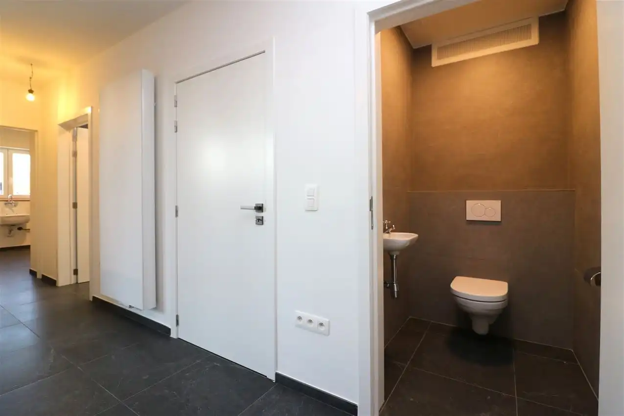 Vernieuwde, karatervolle woning met 4 slpk nabij station foto 16