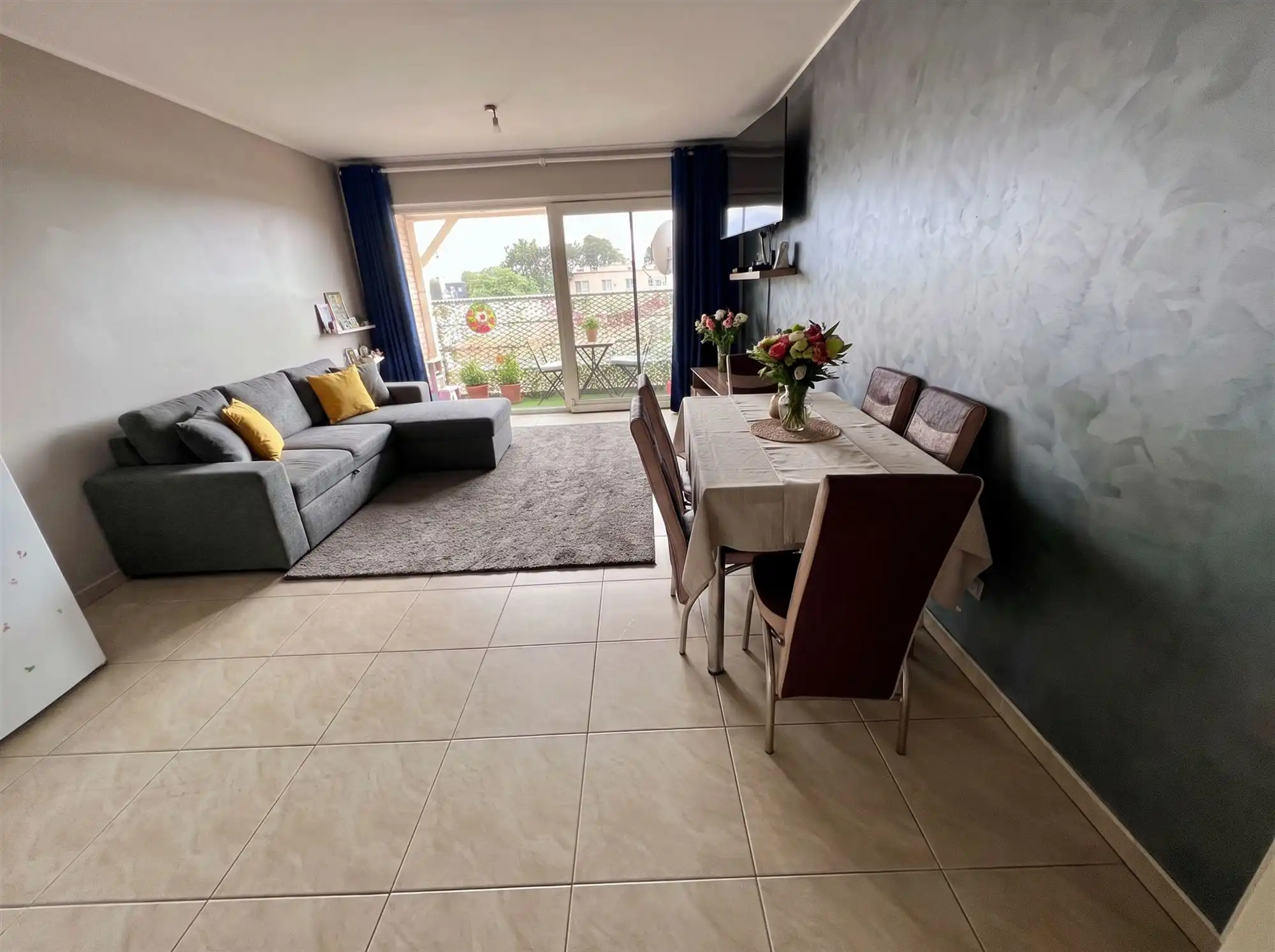 1-slaapkamerappartement met terras en autostaanplaats foto 5