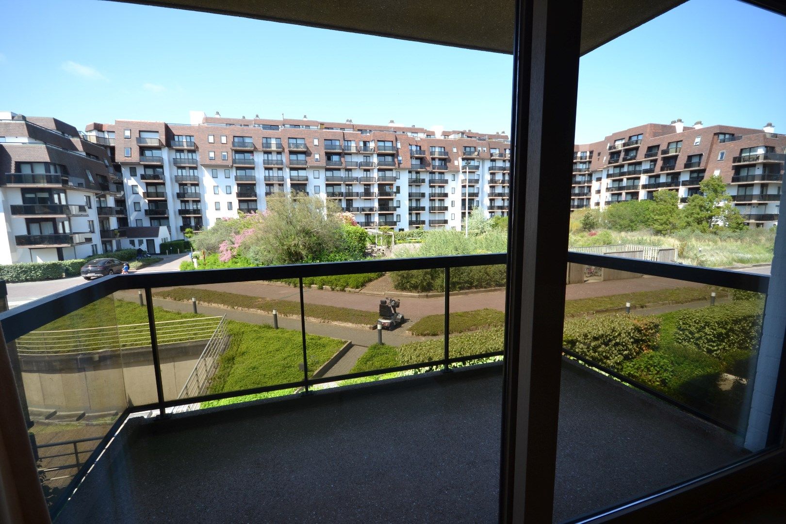 Appartement met slaapkamer en slaaphoek op enkele meters van de zee te Koksijde foto {{pictureIndex}}