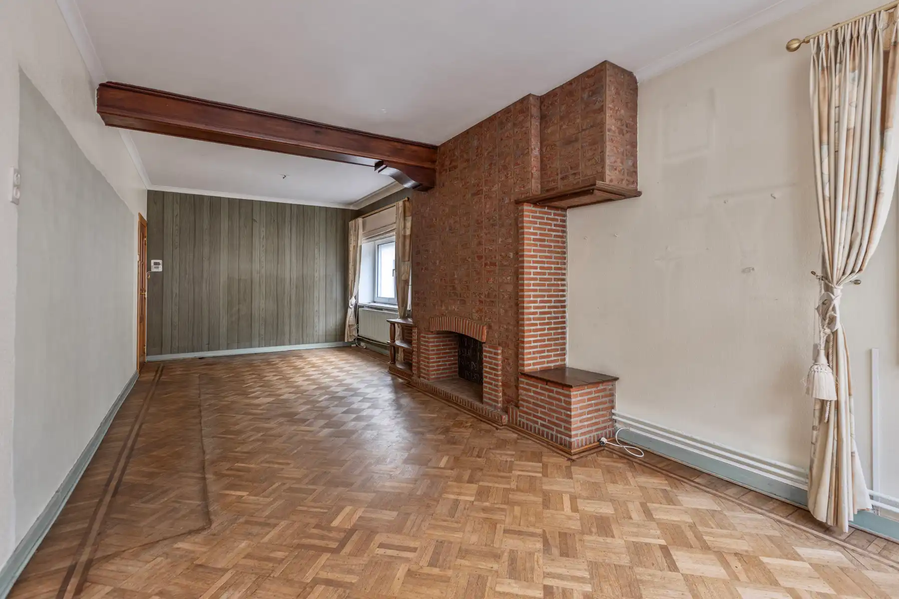 Handelszaak en ruime woning (4 slpk.) in hartje Maaseik.  foto 23