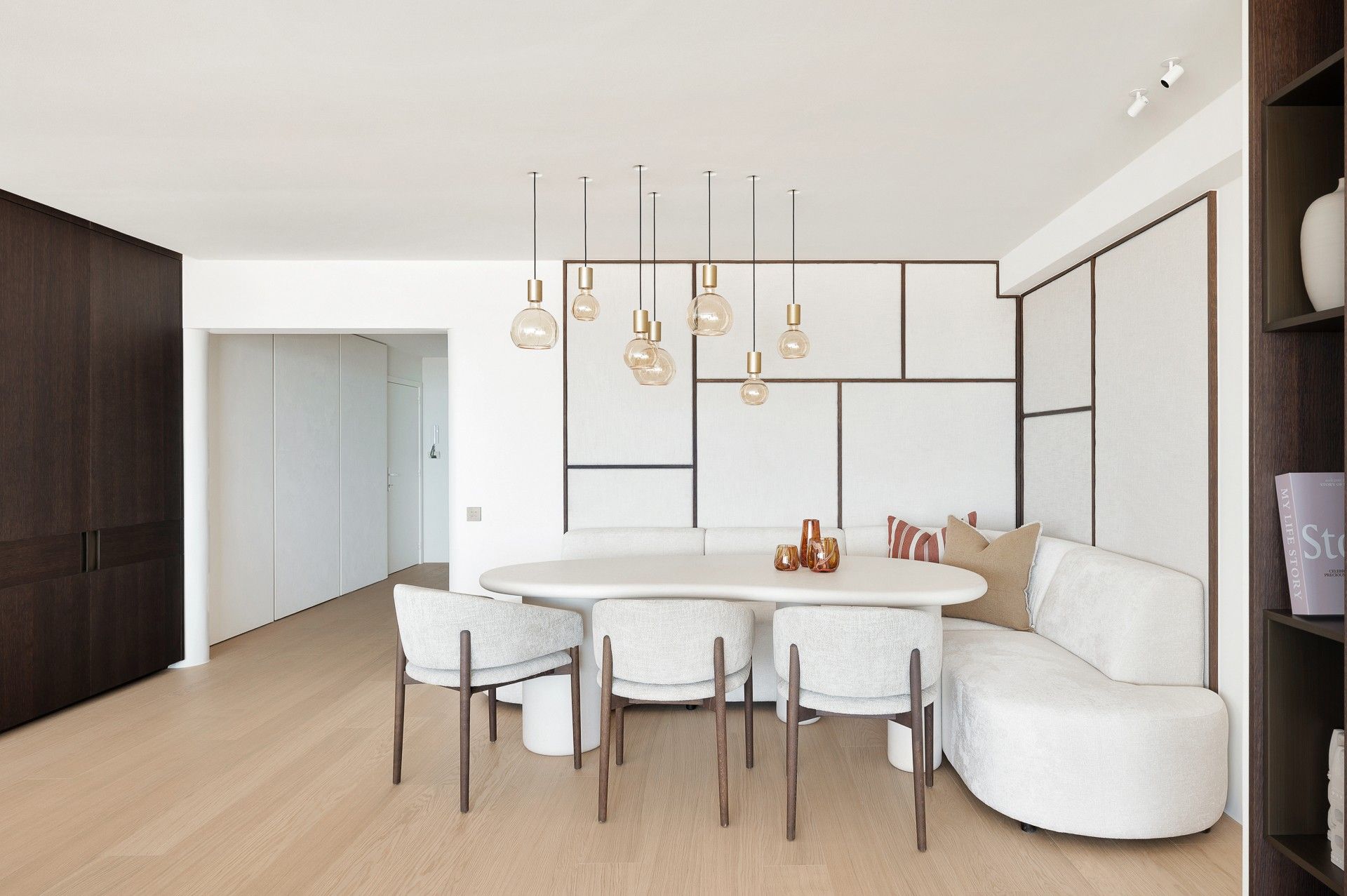 Exclusief en luxueus gerenoveerd appartement met frontaal zeezicht op topligging in Het Zoute foto 13