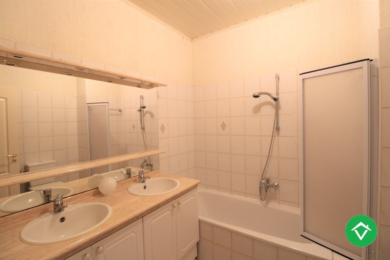 Gelijkvloers appartement met 2 slaapkamers en garage in centrum Roeselare foto 7