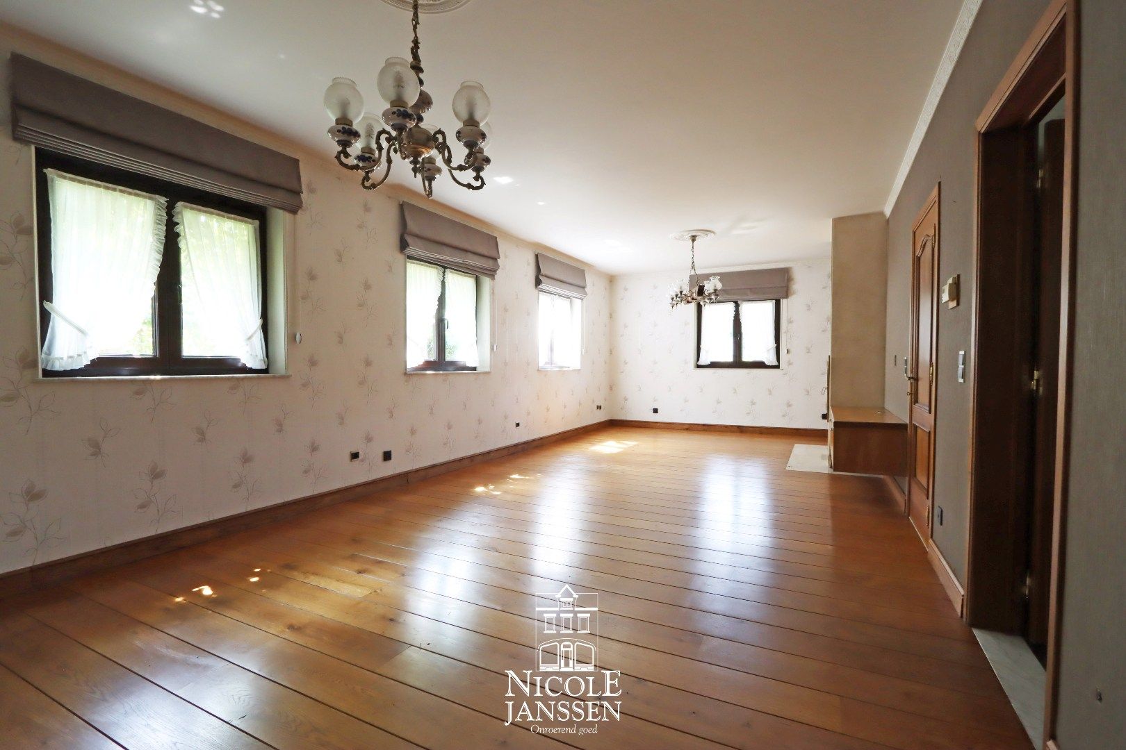 Ruime woning met grote kelder  foto 6