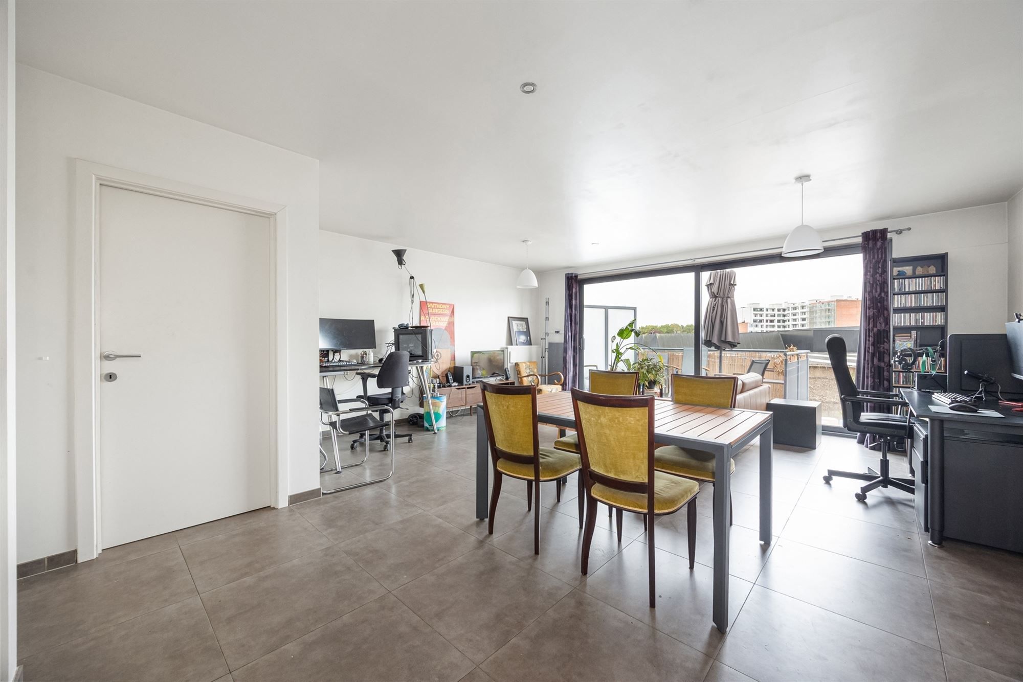 Modern appartement met terras en parking in Mechelen foto 4