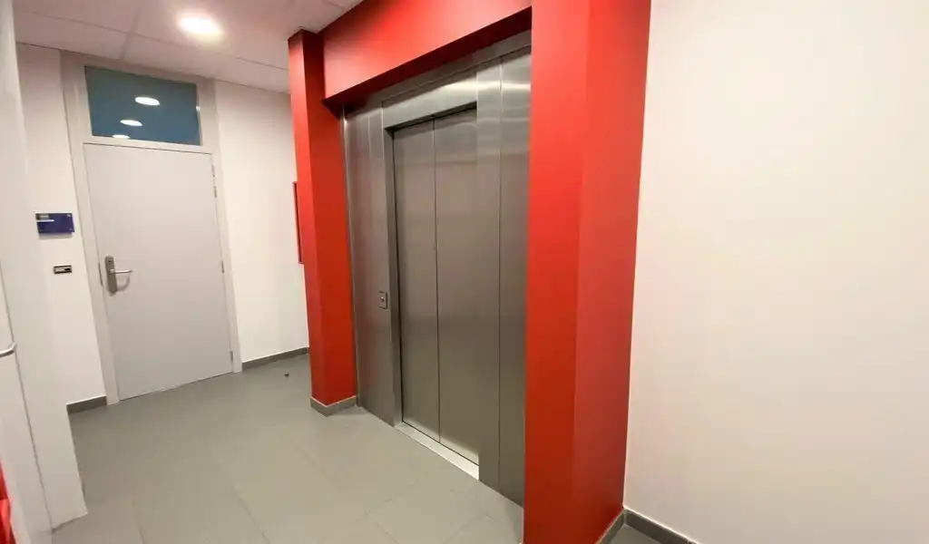 Lichtrijk kantoor te huur op zichtlocatie te Sint-Martens-Latem foto 22