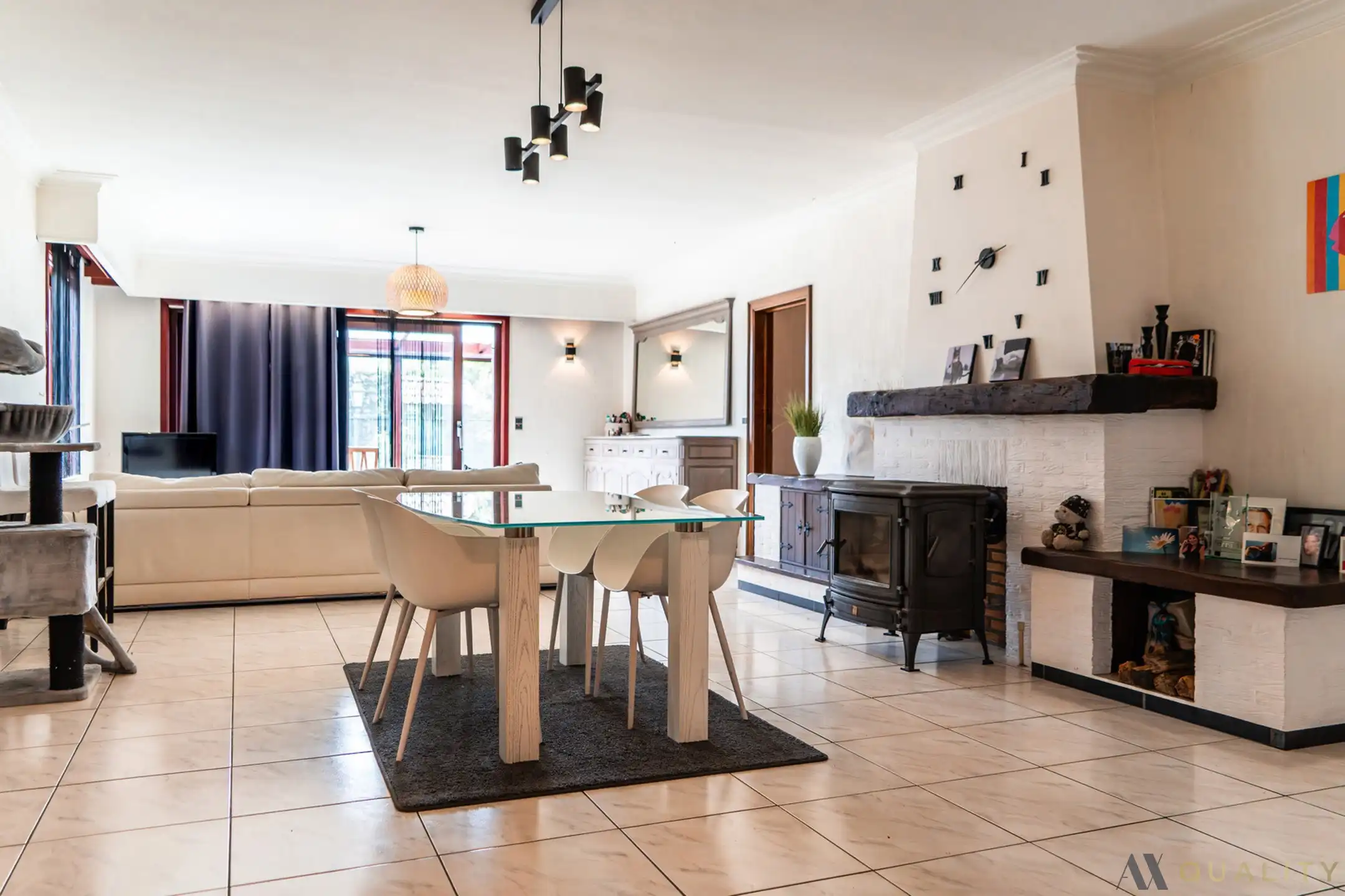 Ruime woning met 6 slaapkamers en 2 garages foto 15