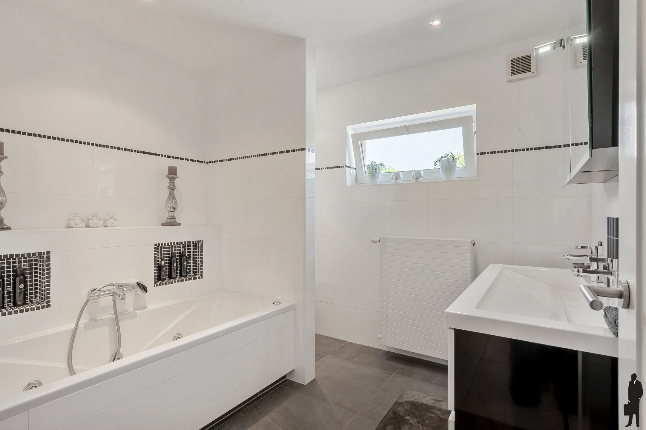 Tijdloze villa op perceel van ca. 1287 m².  foto 17