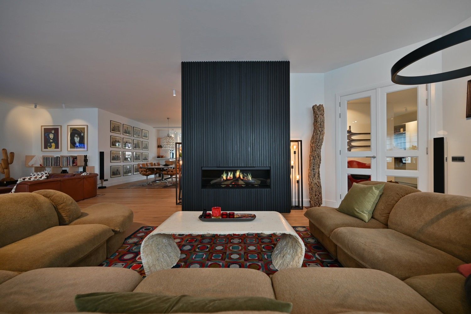 Luxe en comfortabel wonen (256 m2) op toplocatie in centrum Maaseik (EPC: A-label) foto {{pictureIndex}}