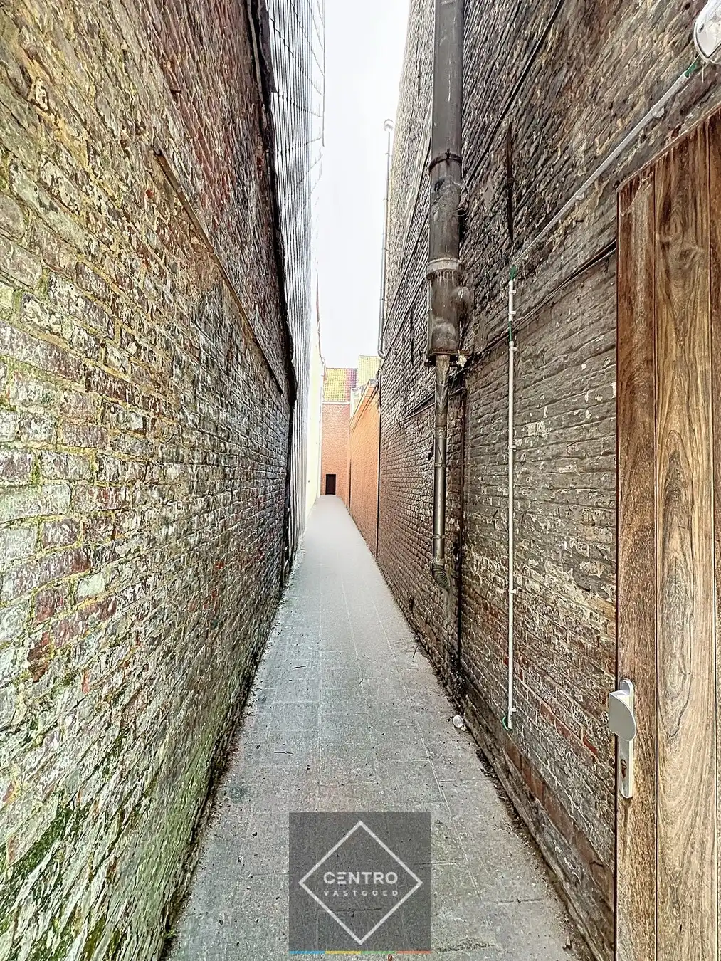 Ruim instapklaar handelspand met te renoveren woning (vroeger café Comodo en ook café Mozart) op de Grote Markt (Izegem) ! foto 16
