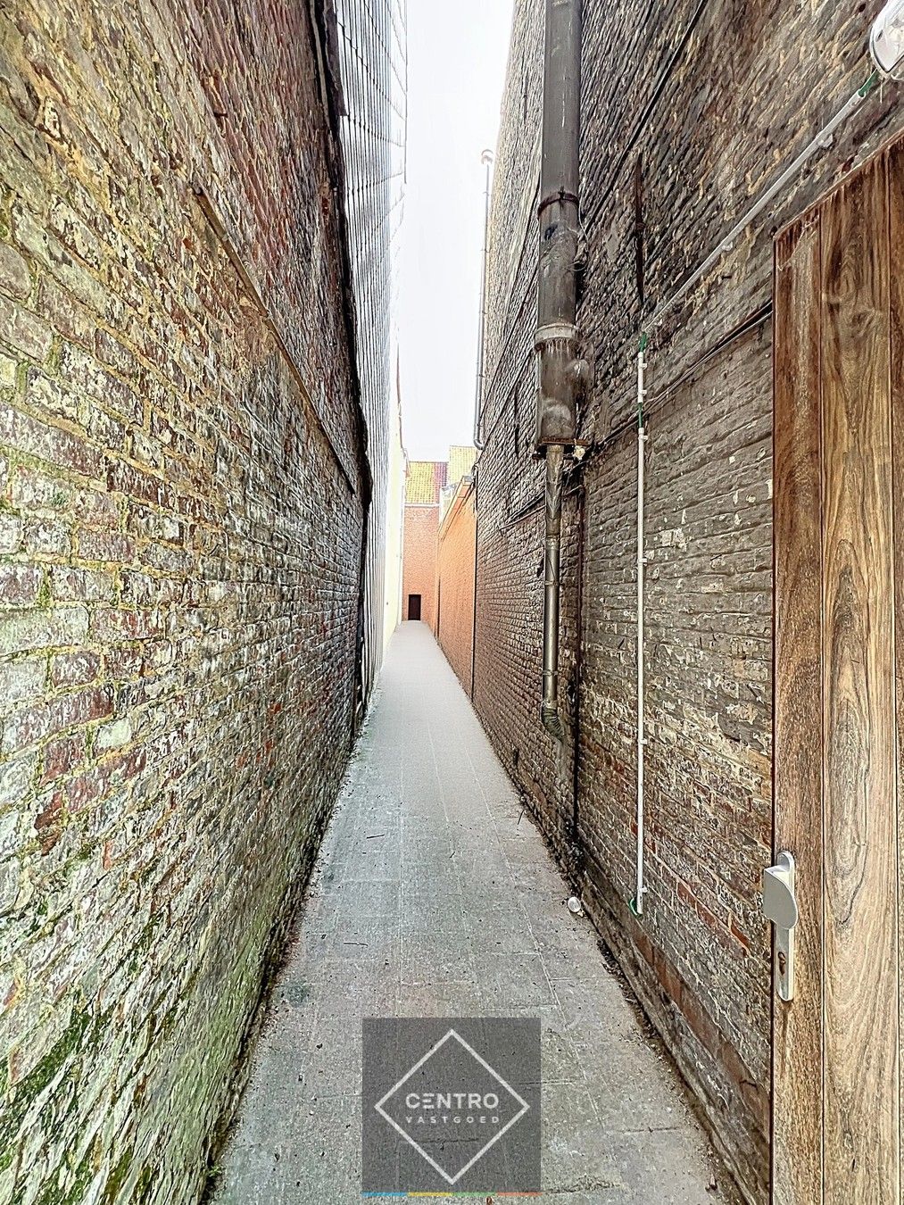 Ruim instapklaar handelspand met te renoveren woning (vroeger café Comodo en ook café Mozart) op de Grote Markt (Izegem) ! foto 16