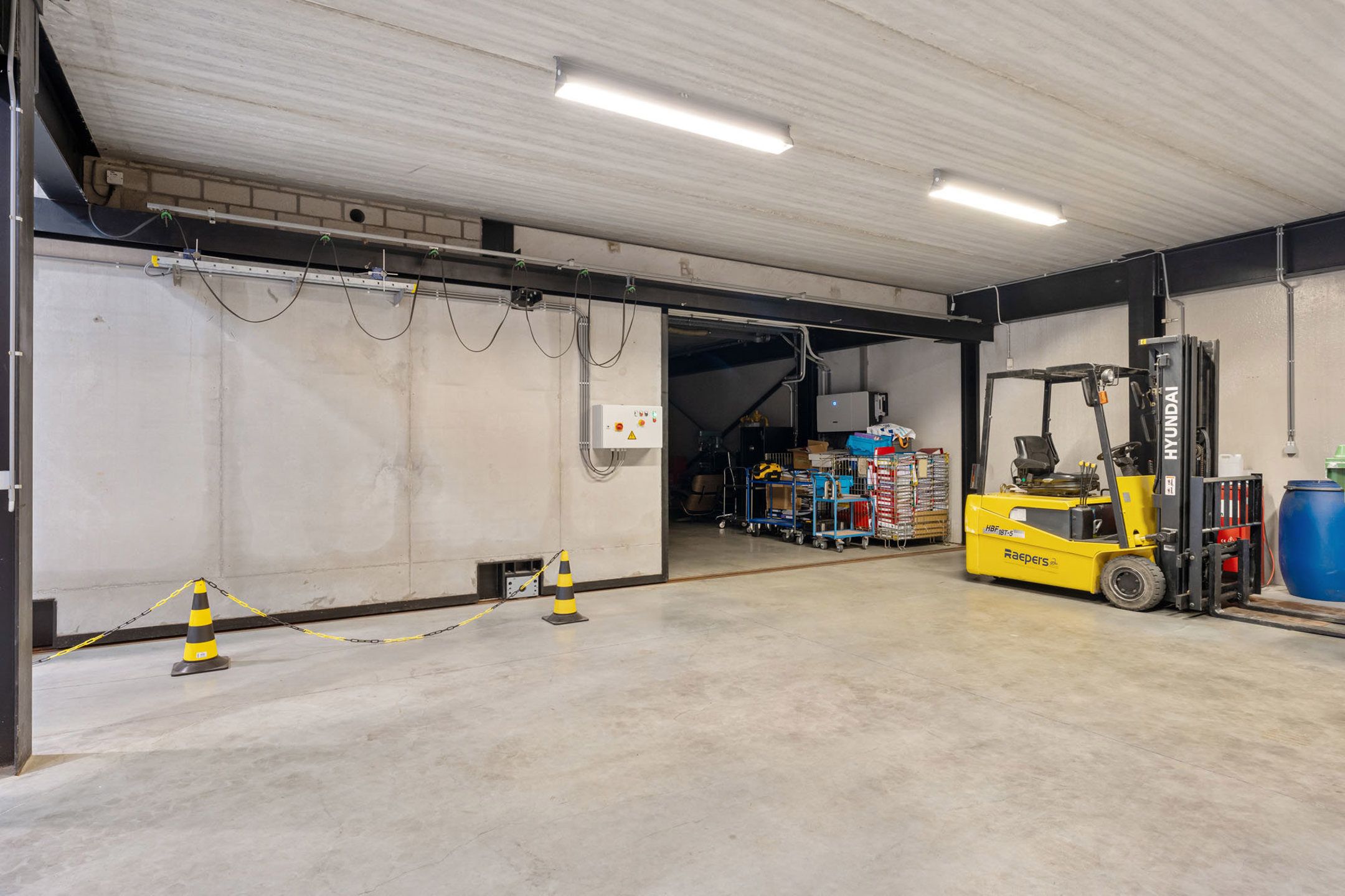 Uitzonderlijk bedrijfsgebouw op Genk-Noord foto 11