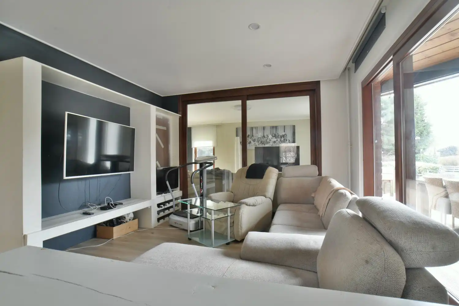 Royale gezinswoning met 4 slaapkamers op toplocatie, inclusief naastliggend perceel grond foto 10