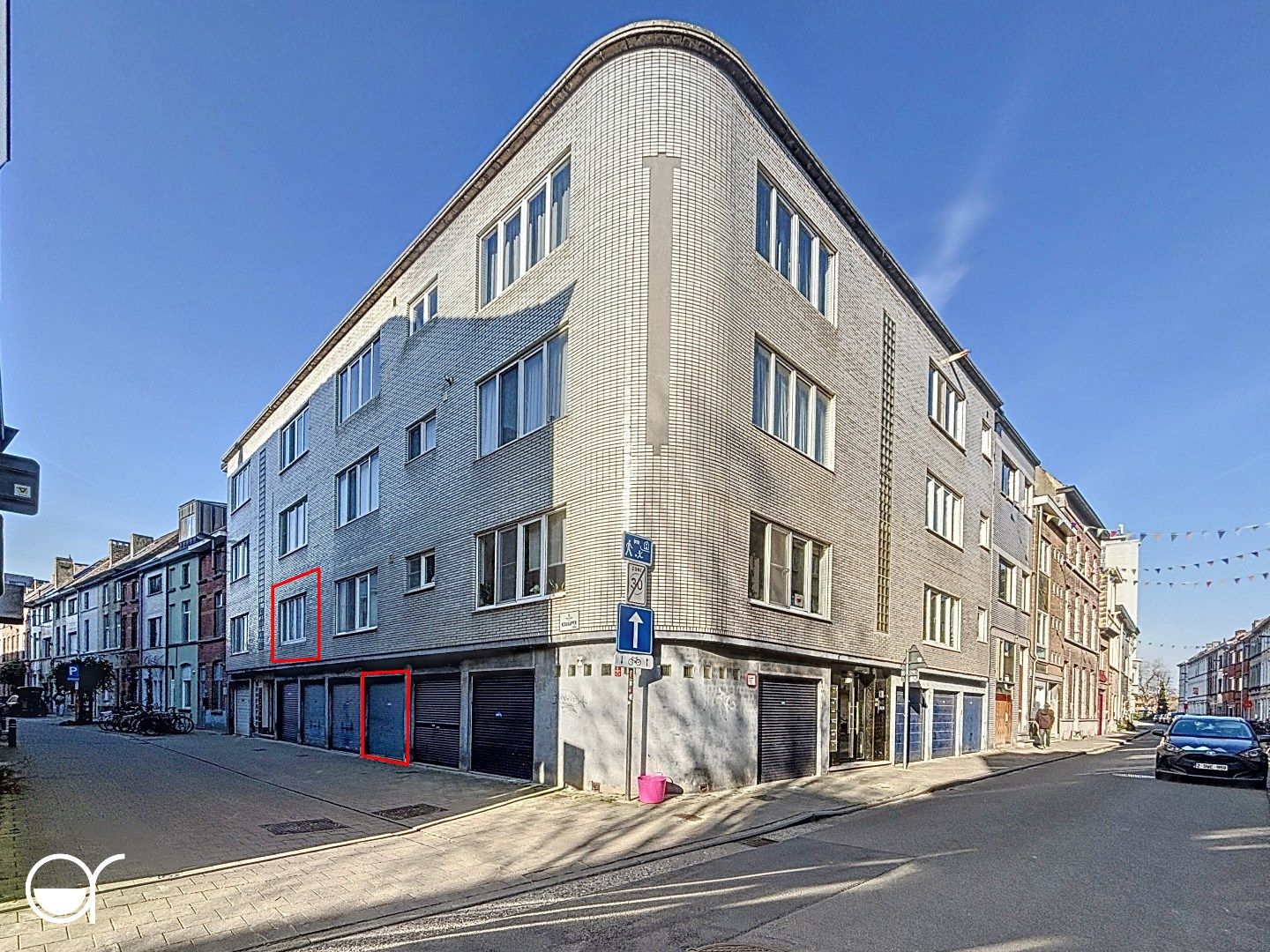 Te renoveren appartement met garage en goed EPC aan de rand van centrum Gent foto {{pictureIndex}}