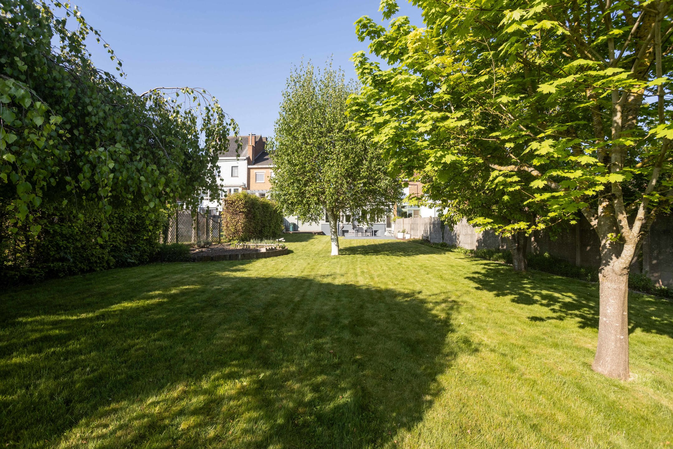 Unieke burgerwoning met tuin en perceel bouwgrond met garage foto 16