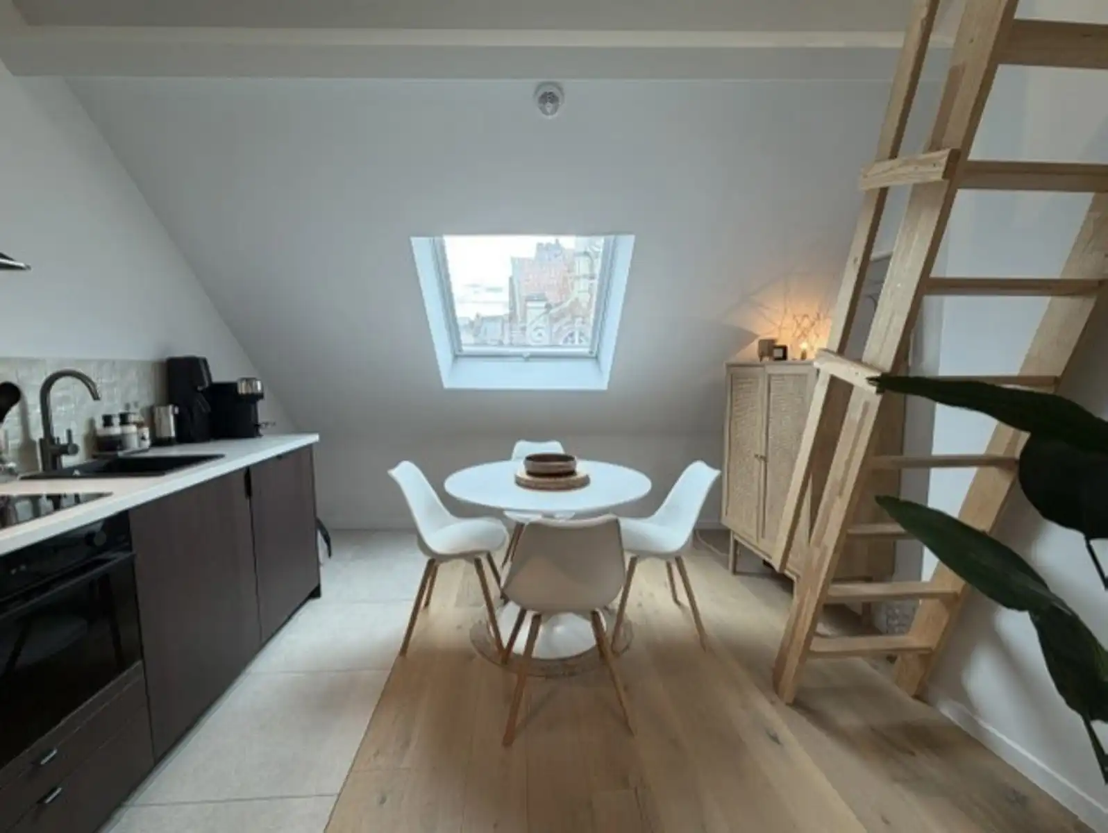 Gemeubelde duplex met airco en terras te huur voor 3 maanden foto 7