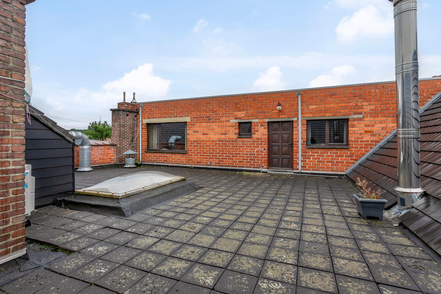 Te renoveren appartemtent met garage te koop! foto 18