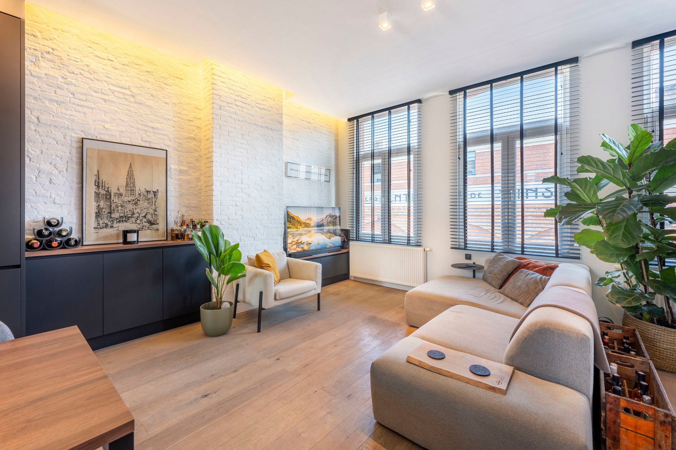 Top gerenoveerd appartement aan het Zuid in Antwerpen. foto 3