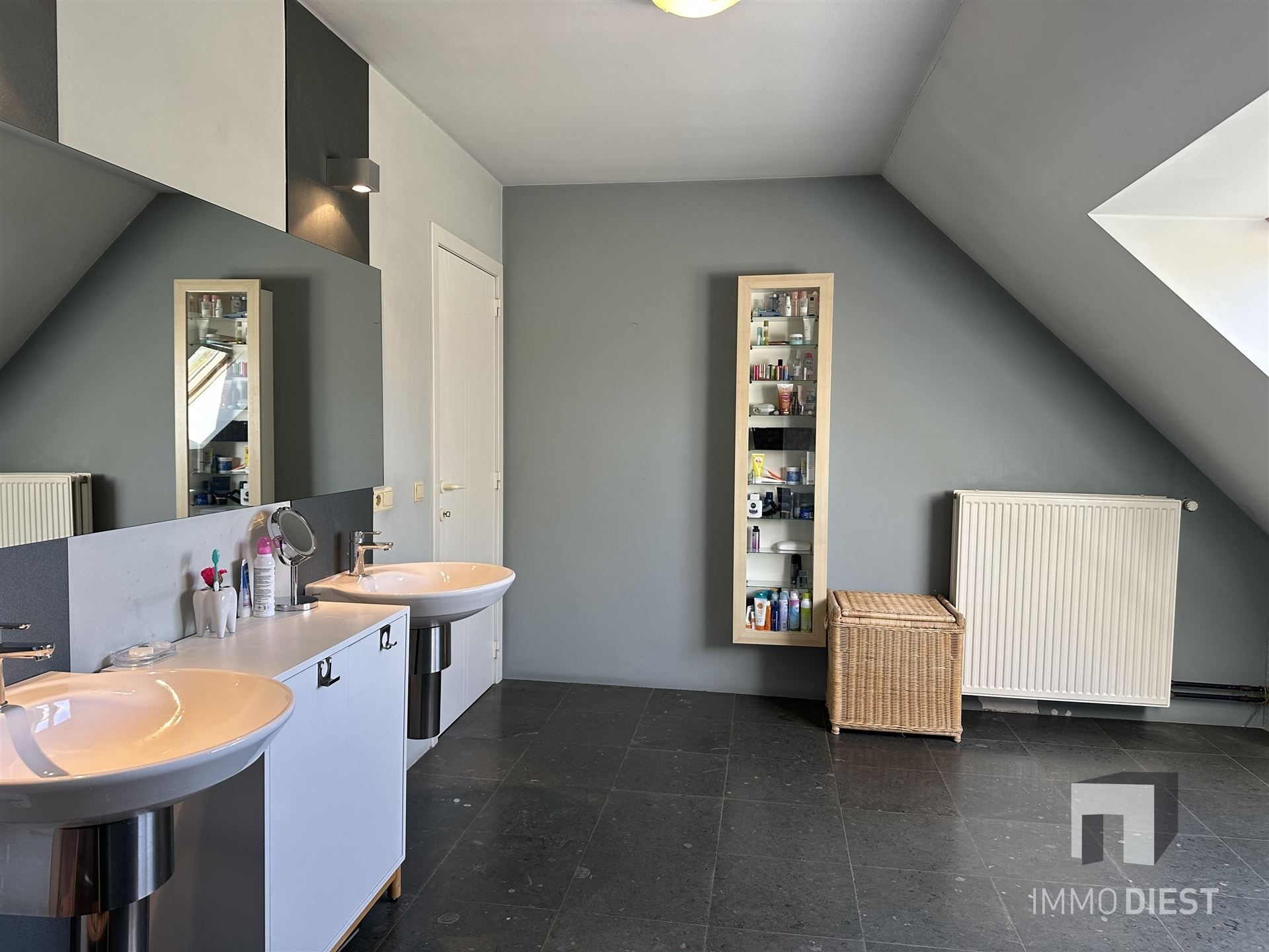 Instapklare woning met zicht op agrarisch gebied - bureau + 3 slpks foto 33