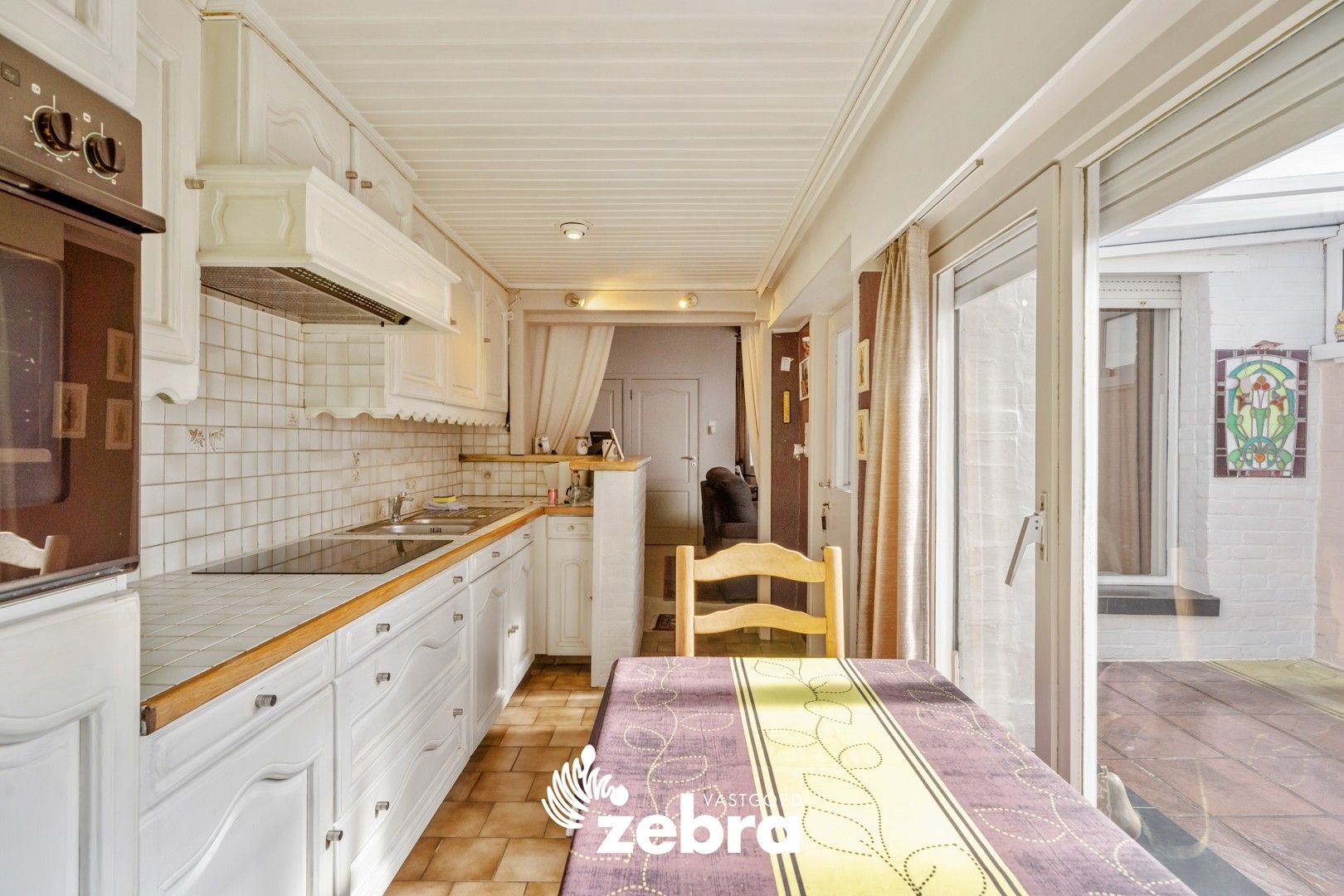 Op te frissen woning met zuidwestgerichte tuin en uitweg op een centrale ligging te Tielt! foto 10