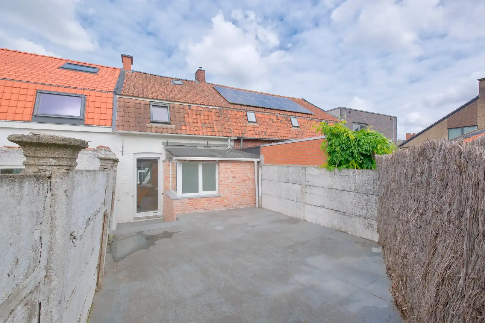 LICHTERVELDE - Woning met 2 slpks en tuin met ruim terras! foto 9