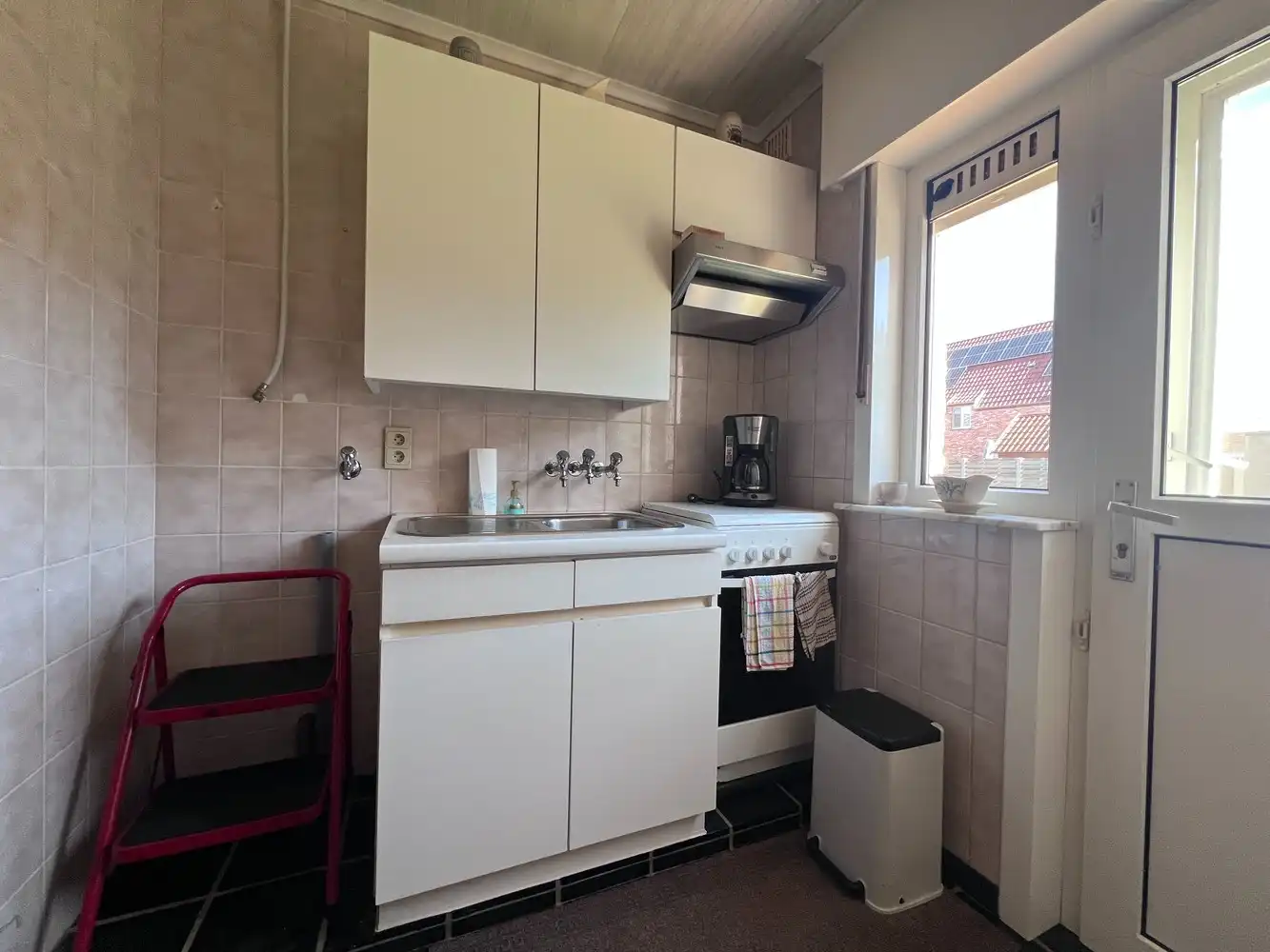 Karaktervolle woning met 3 slaapkamers, garage en zonnige tuin. foto 9